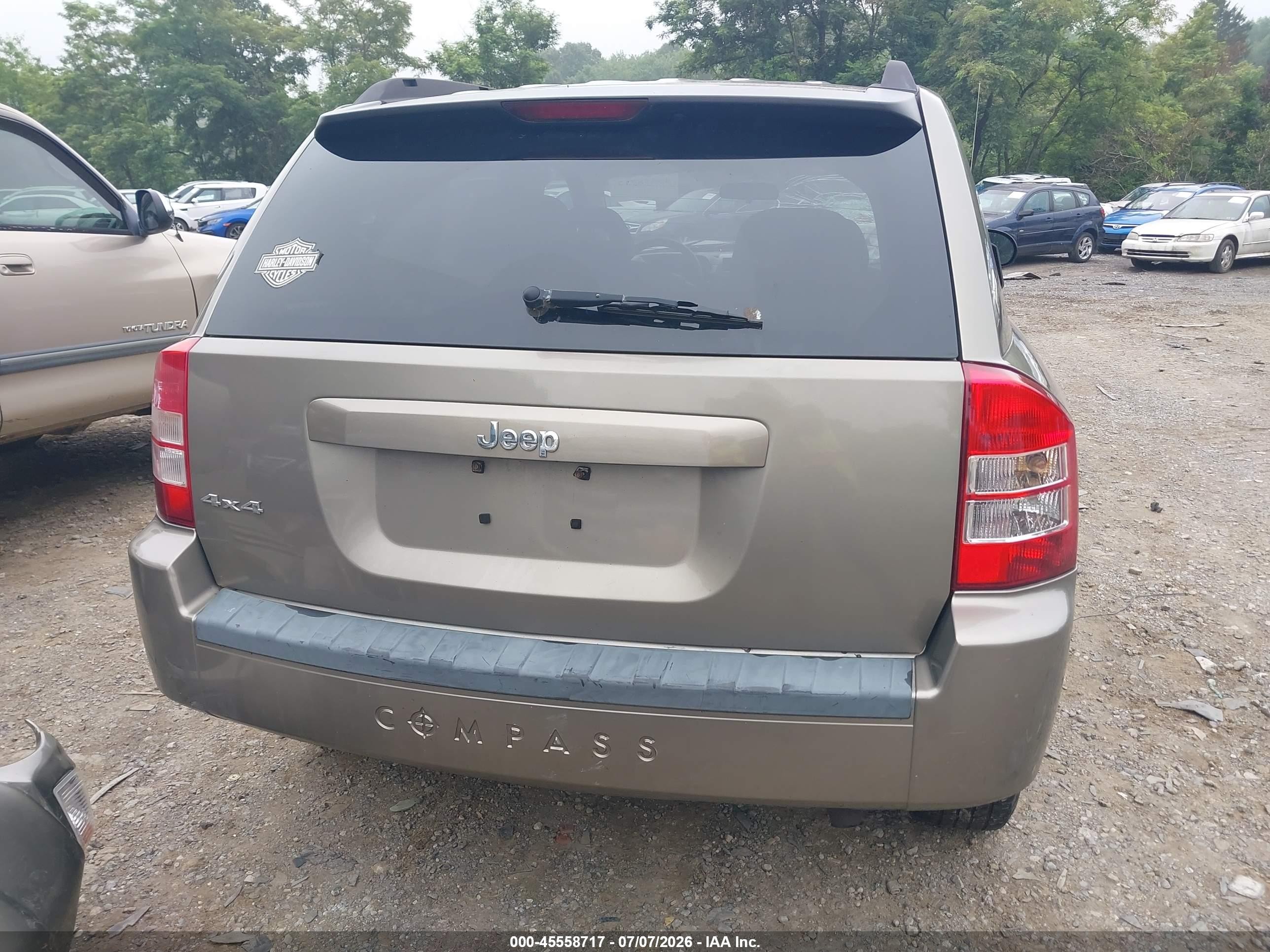 2008 Jeep Compass Sport Beige vin: 1J8FF47W88D584686