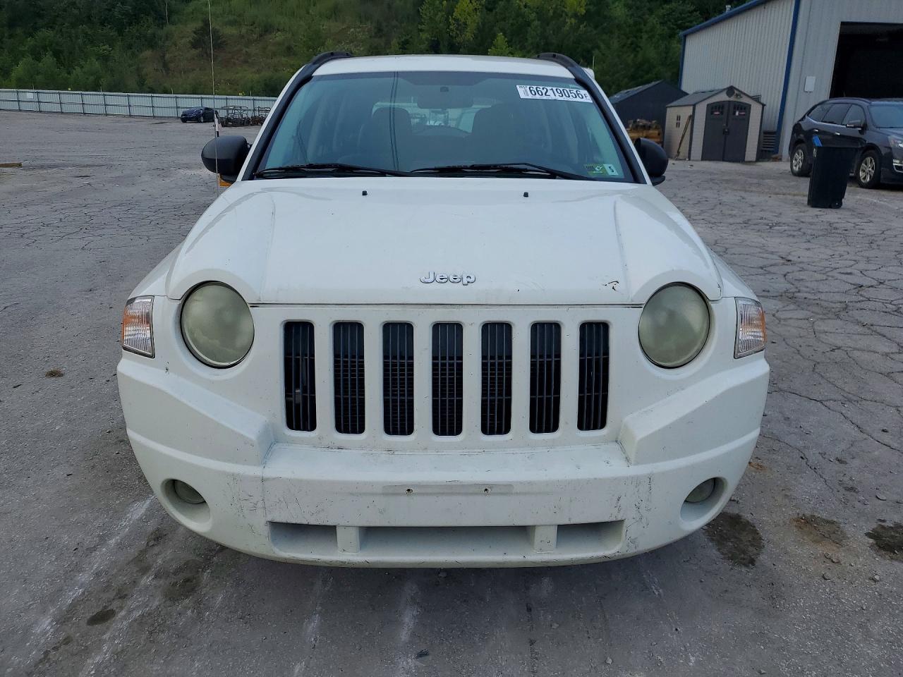 2007 Jeep Compass Белый vin: 1J8FF47WX7D417390