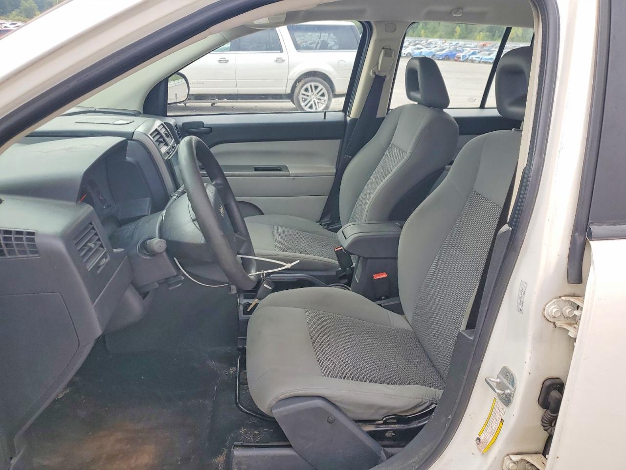 2007 Jeep Compass Белый vin: 1J8FF47WX7D417390