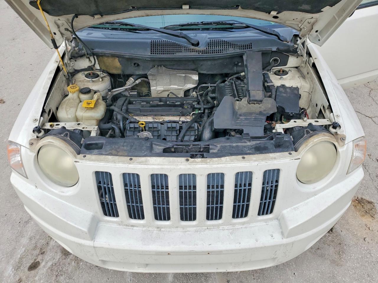 2007 Jeep Compass Белый vin: 1J8FF47WX7D417390