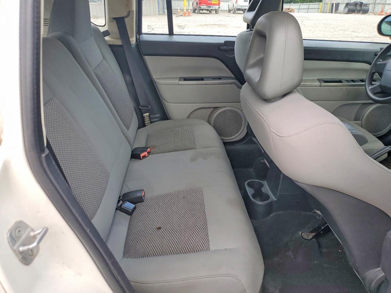2007 Jeep Compass Белый vin: 1J8FF47WX7D417390
