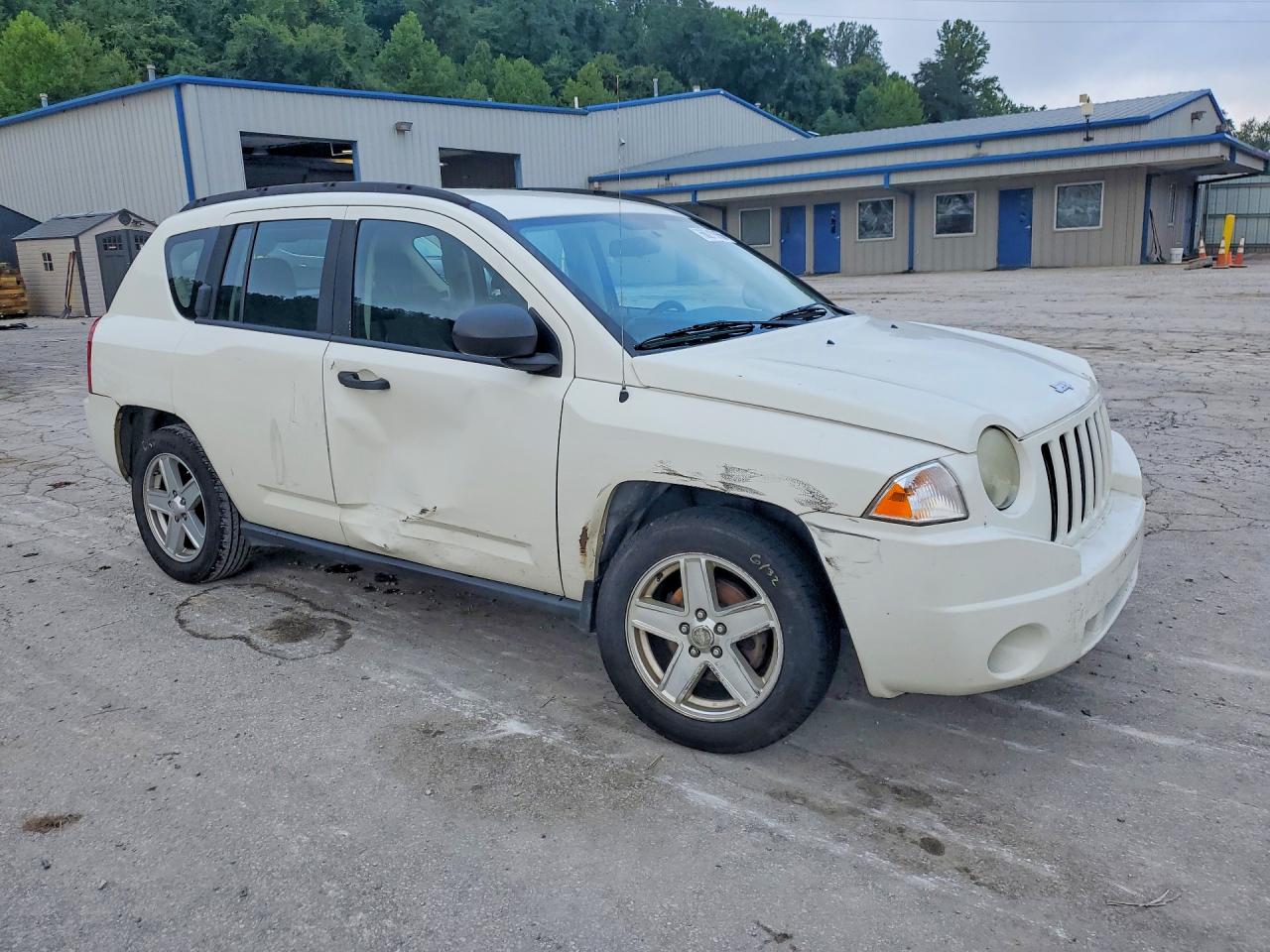 2007 Jeep Compass White vin: 1J8FF47WX7D417390