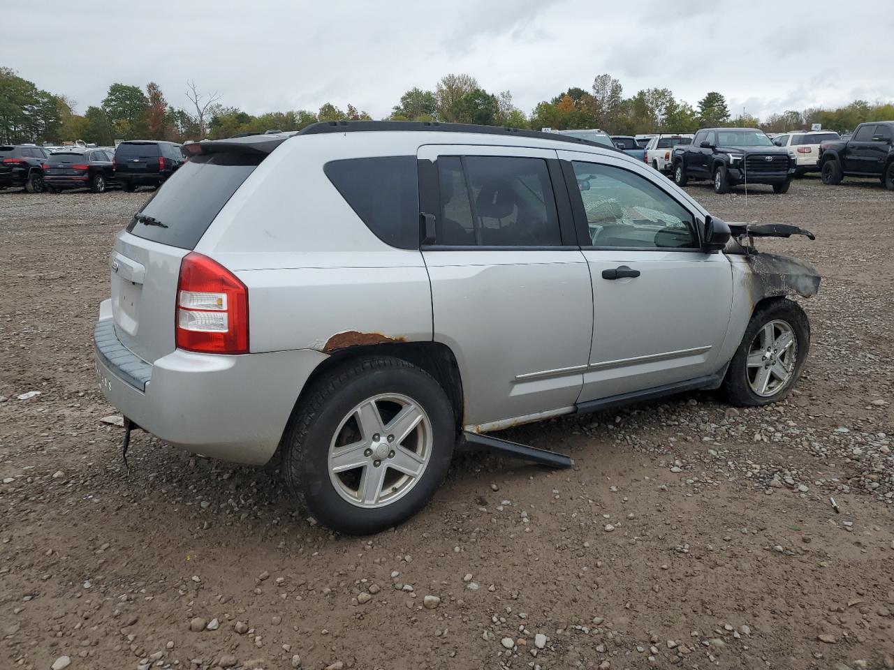 2008 Jeep Compass Sport Silver vin: 1J8FF47WX8D613203