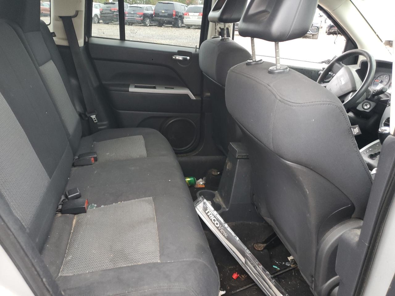 2008 Jeep Compass Sport Silver vin: 1J8FF47WX8D613203