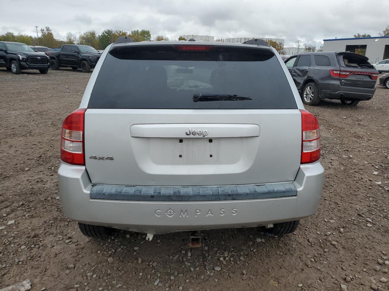 2008 Jeep Compass Sport Silver vin: 1J8FF47WX8D613203