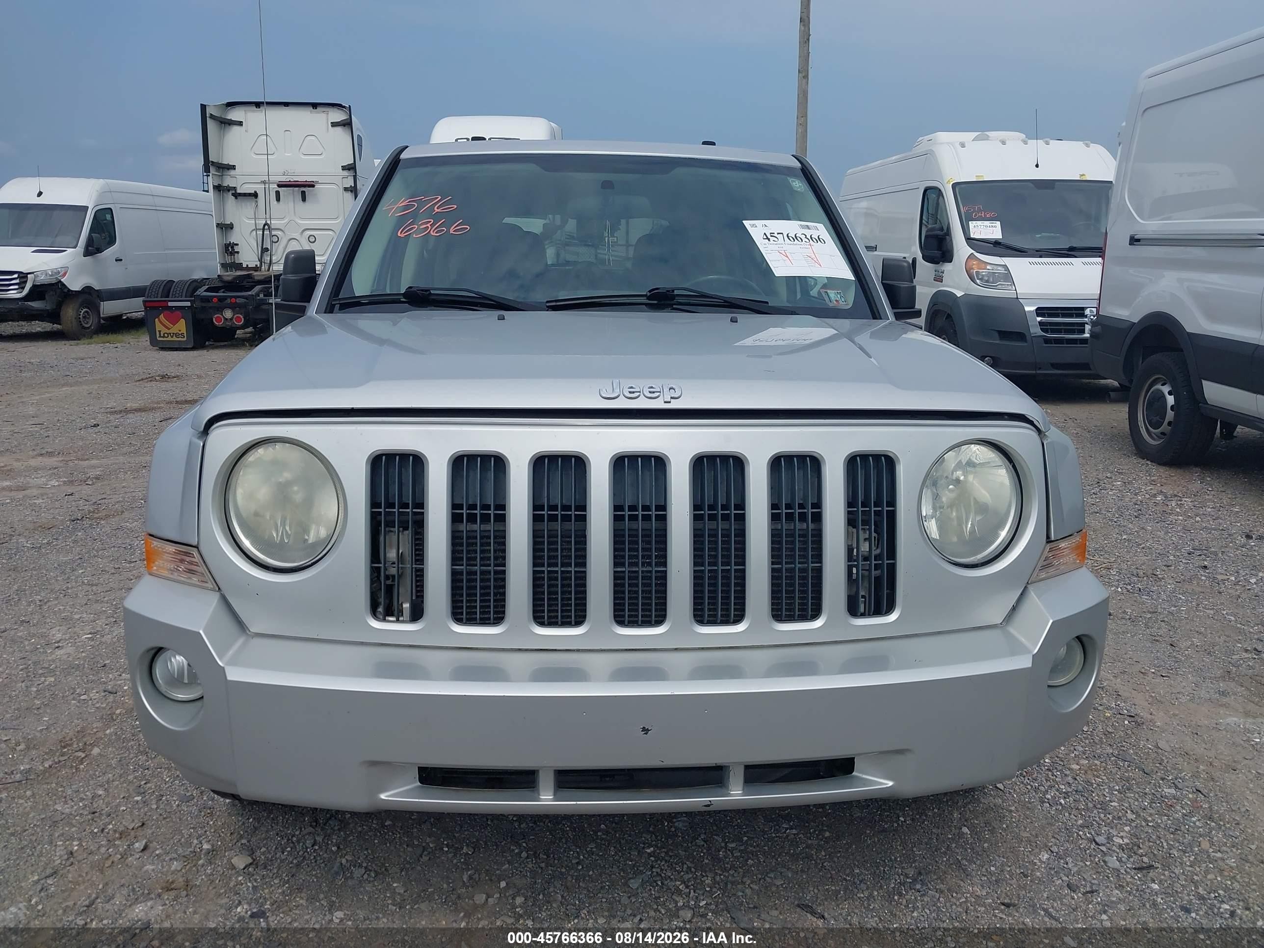 2007 Jeep Patriot Limited Серебряный vin: 1J8FF48W87D377809