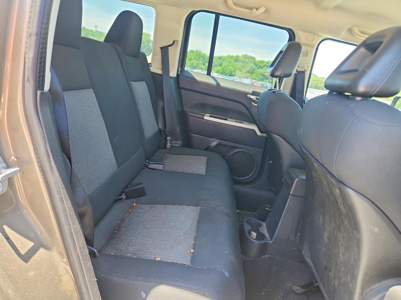 2008 Jeep Patriot Sport Gold vin: 1J8FT28028D540402
