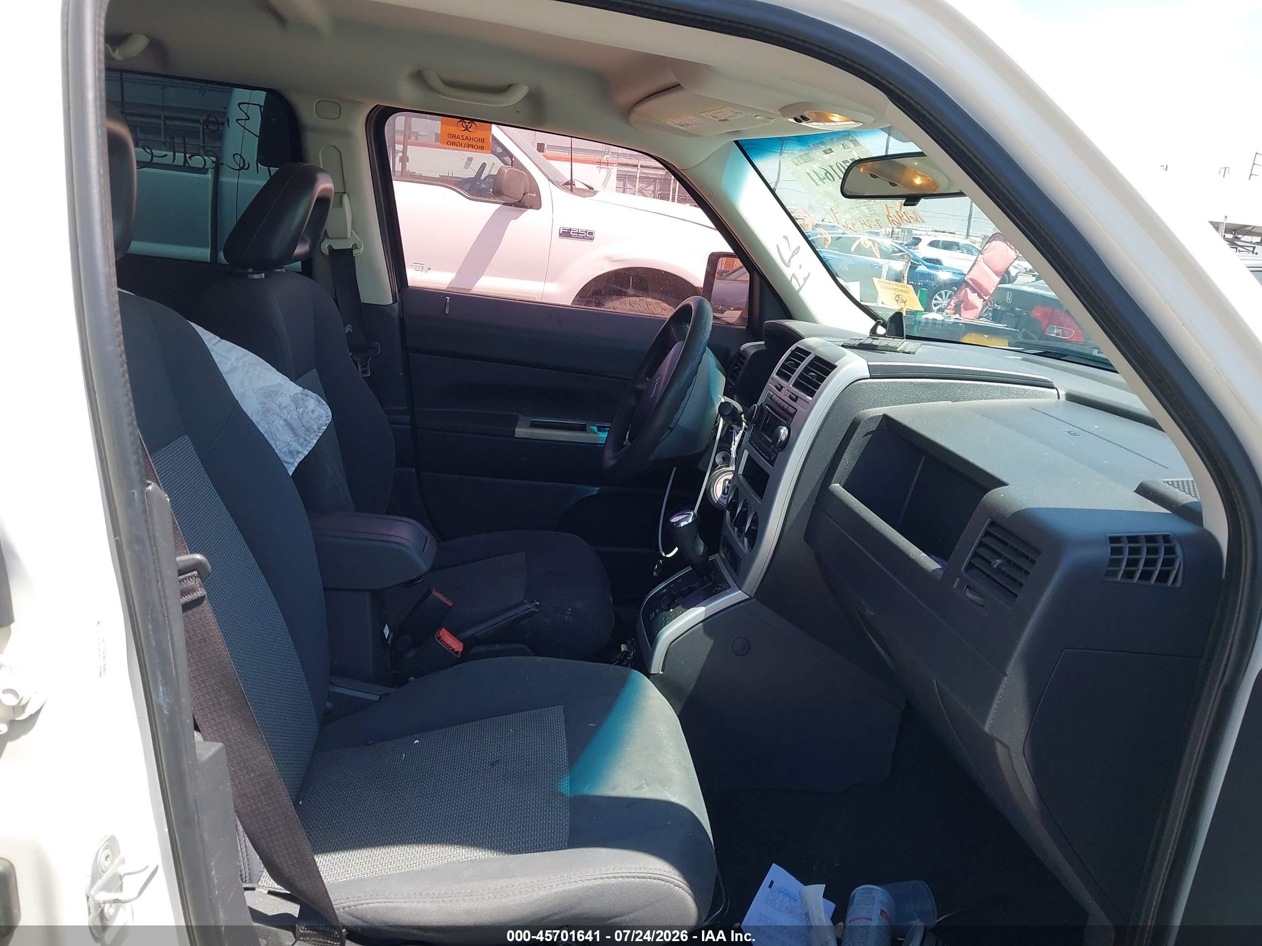 2008 Jeep Patriot Sport White vin: 1J8FT28038D775987