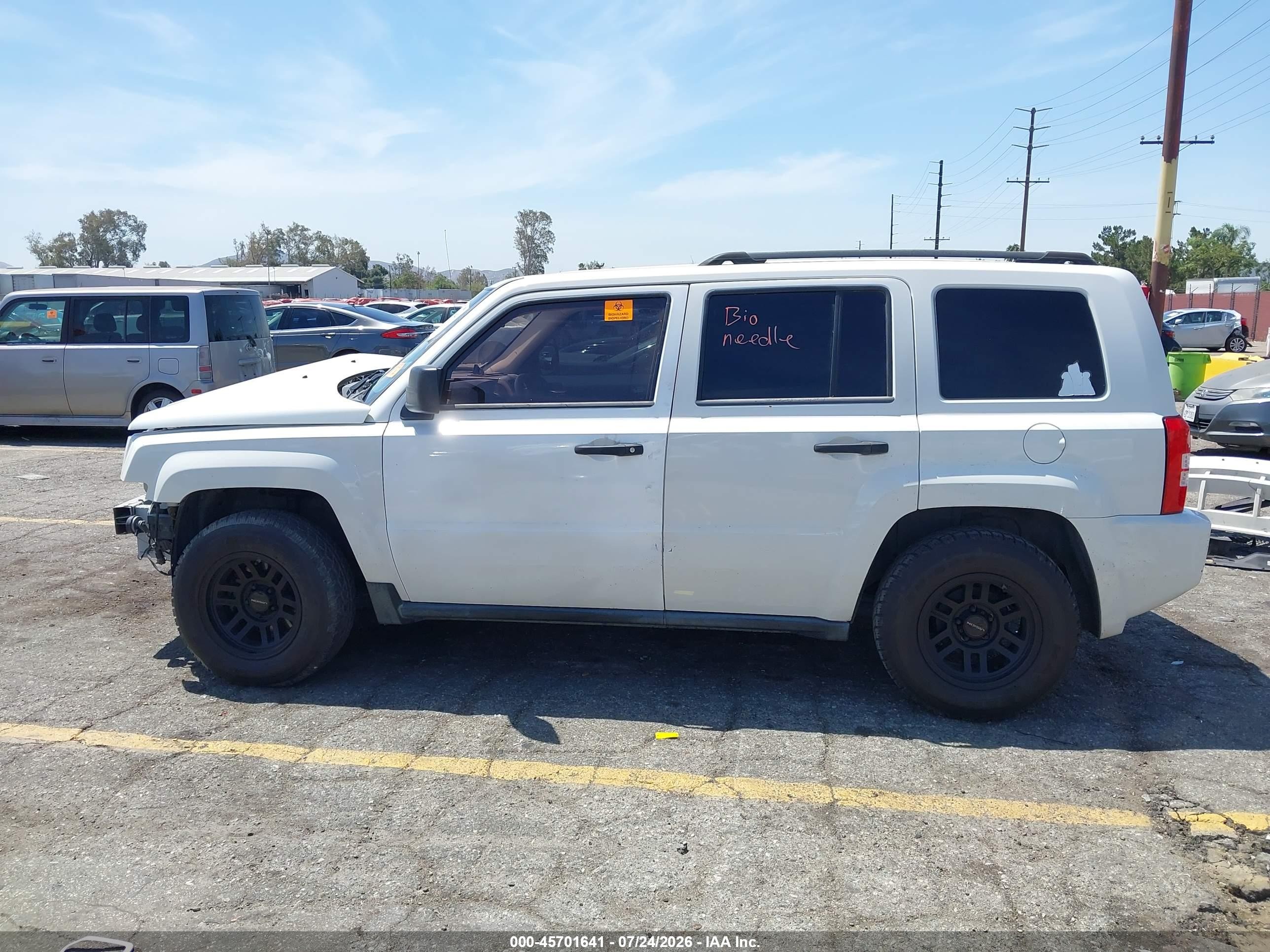 2008 Jeep Patriot Sport White vin: 1J8FT28038D775987