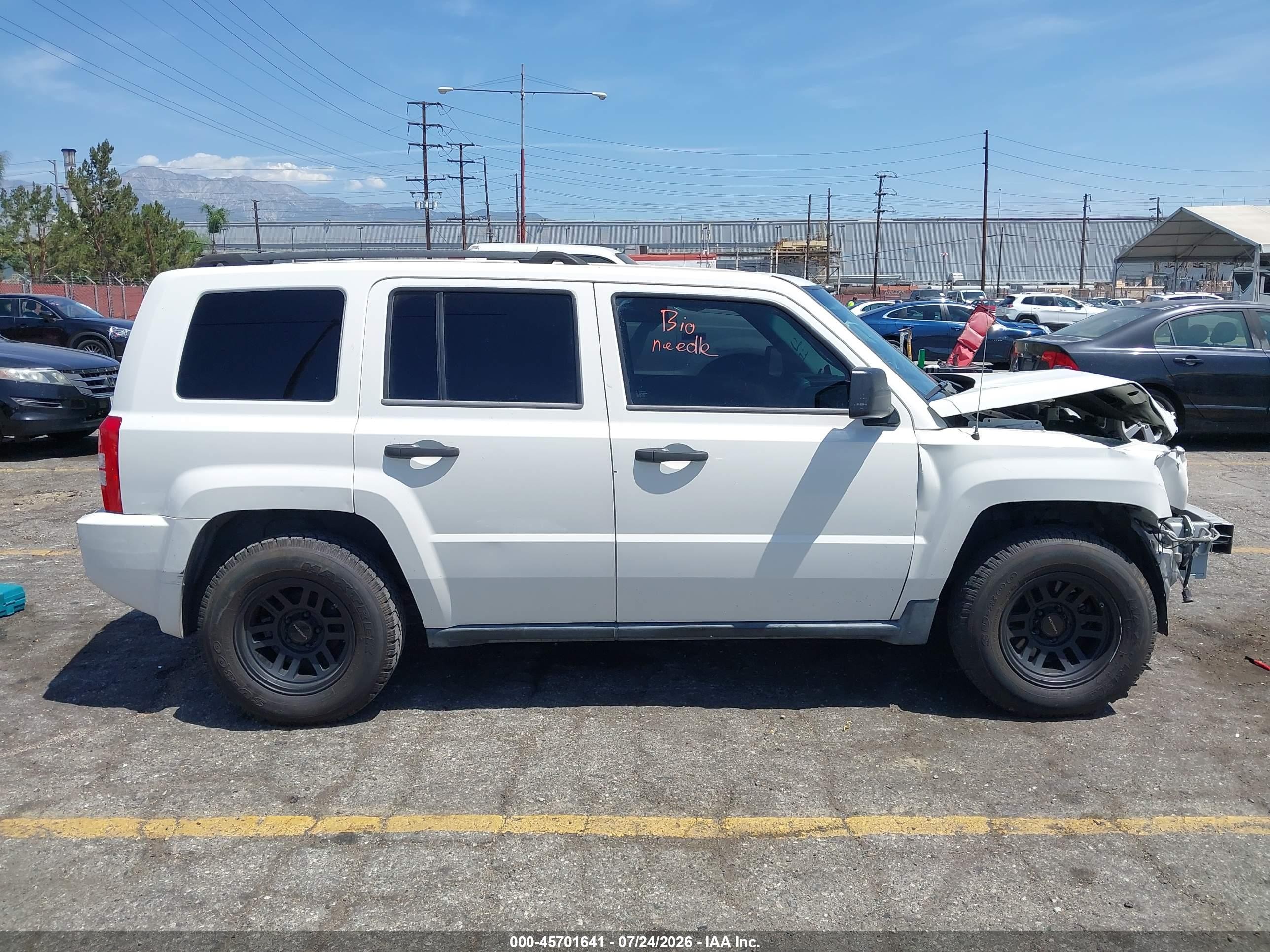 2008 Jeep Patriot Sport White vin: 1J8FT28038D775987