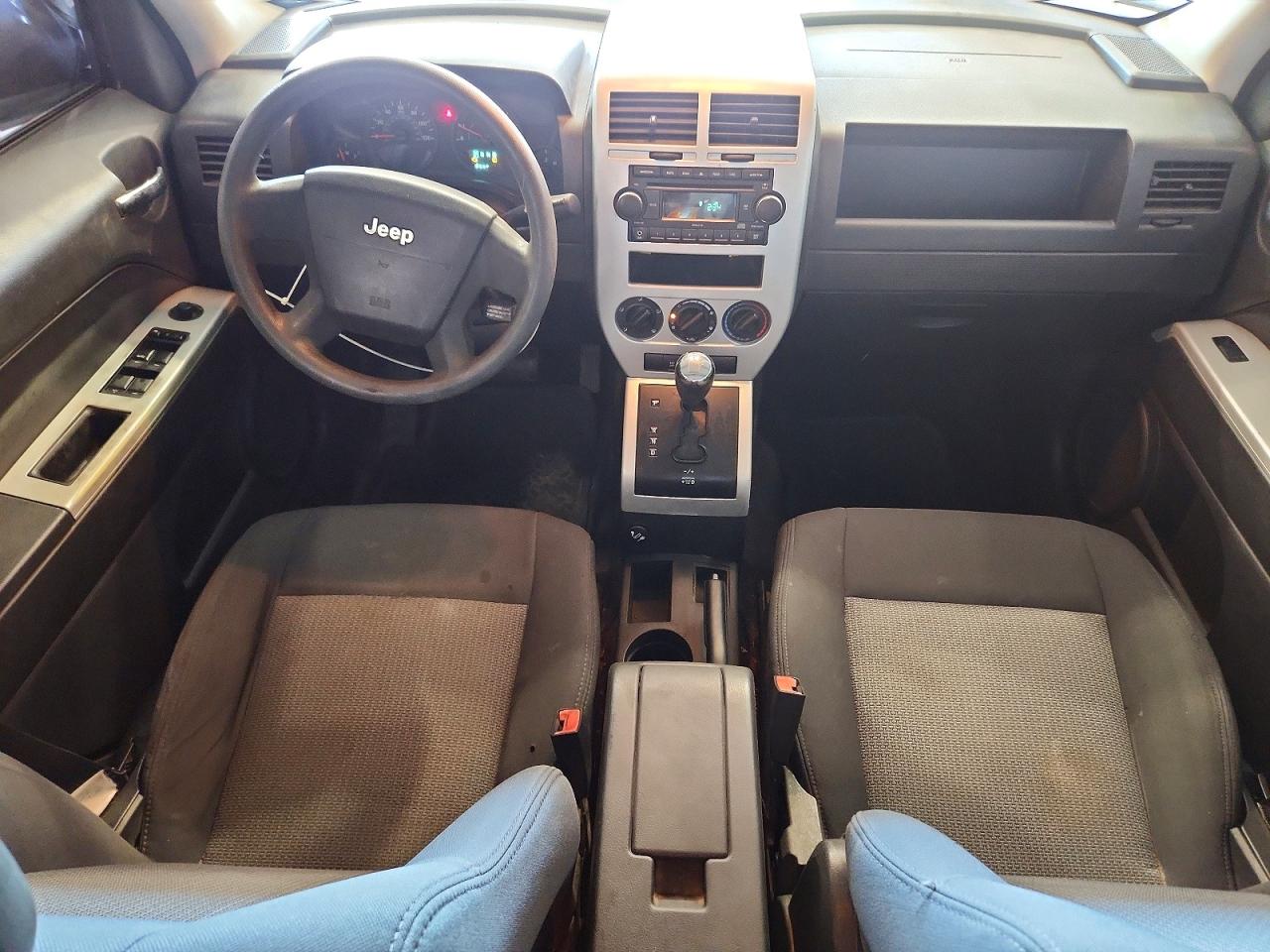 2008 Jeep Patriot Sport Tan vin: 1J8FT28068D637327