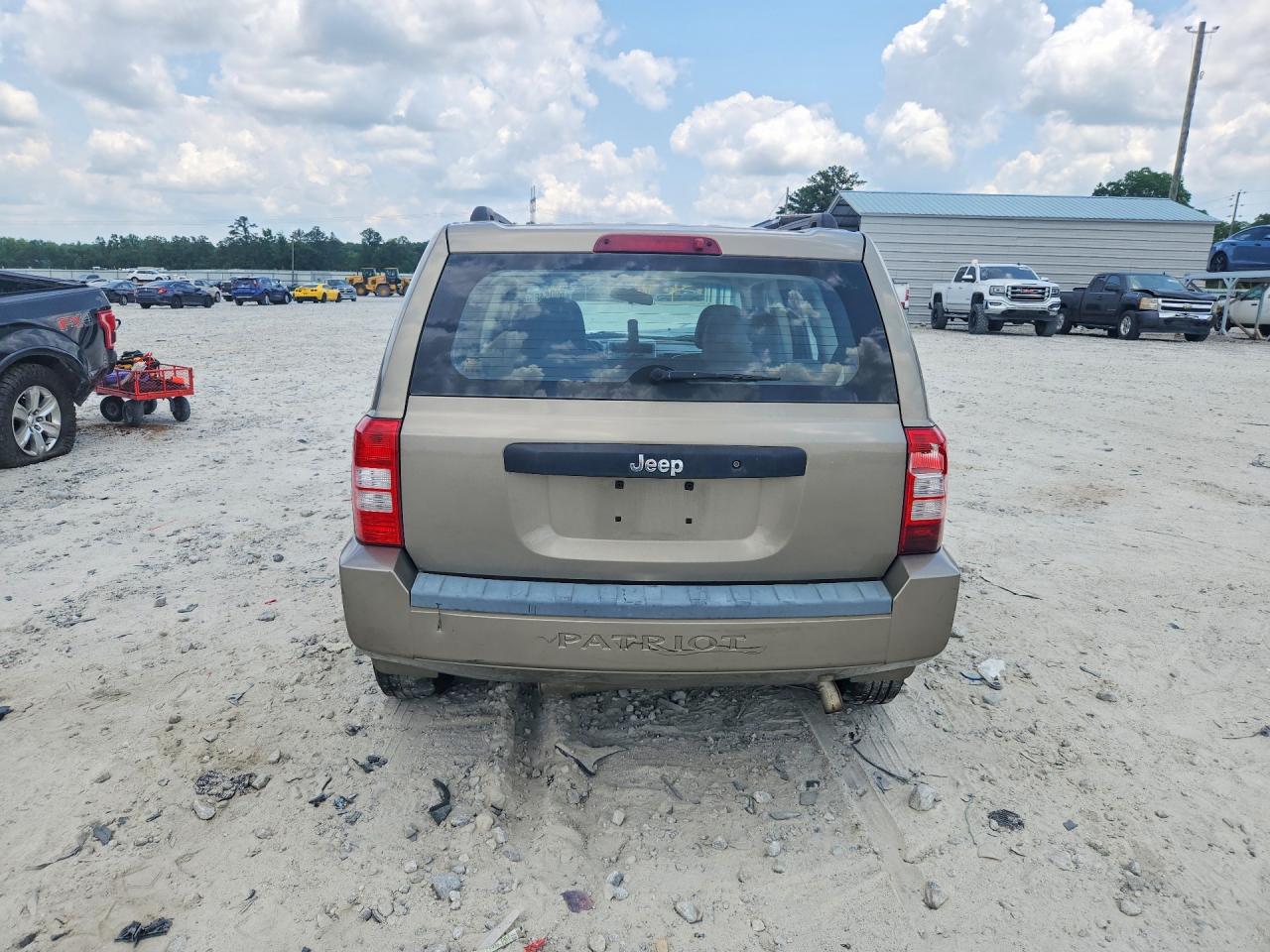 2008 Jeep Patriot Sport Beige vin: 1J8FT28078D553209