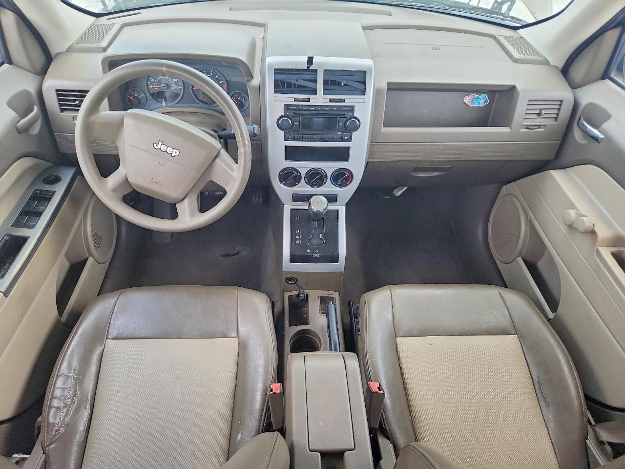 2008 Jeep Patriot Sport Beige vin: 1J8FT28078D553209