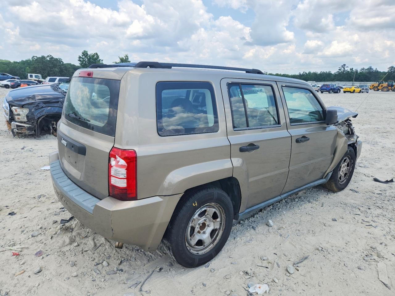 2008 Jeep Patriot Sport Beige vin: 1J8FT28078D553209