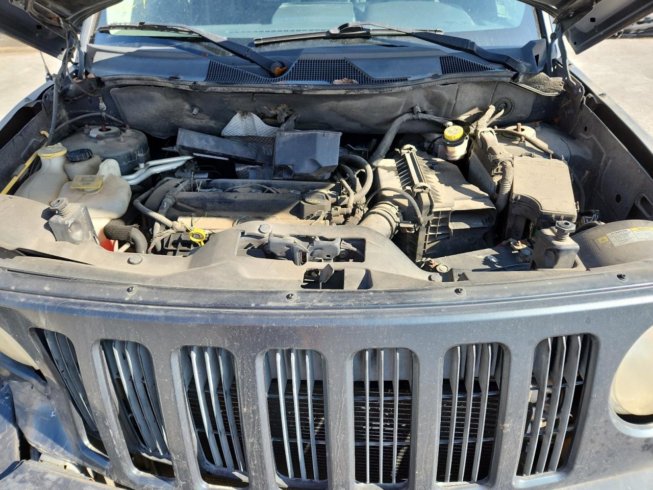 2008 Jeep Patriot Sport Gray vin: 1J8FT28078D731619