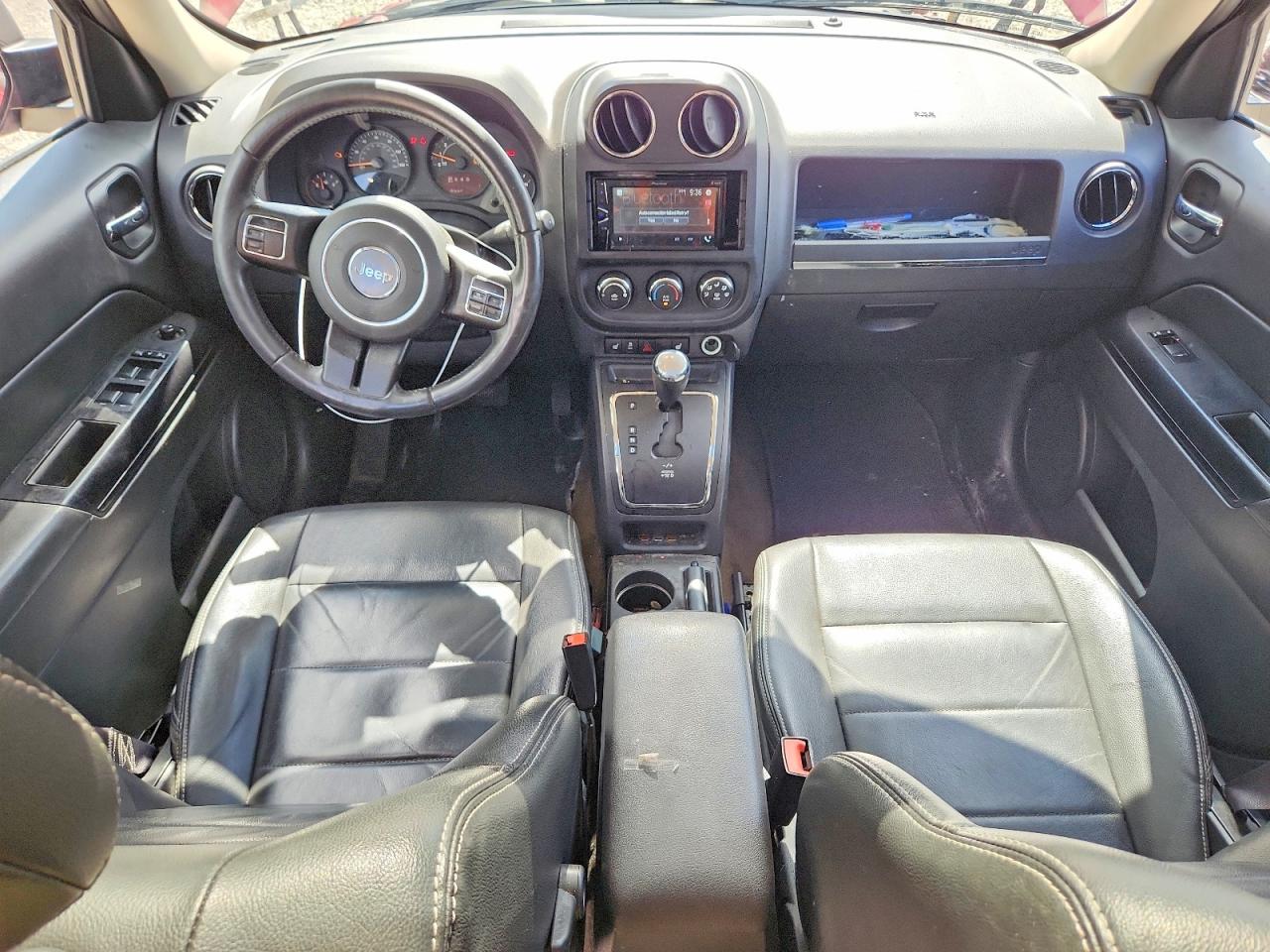 2008 Jeep Patriot Sport Red vin: 1J8FT28078D798947
