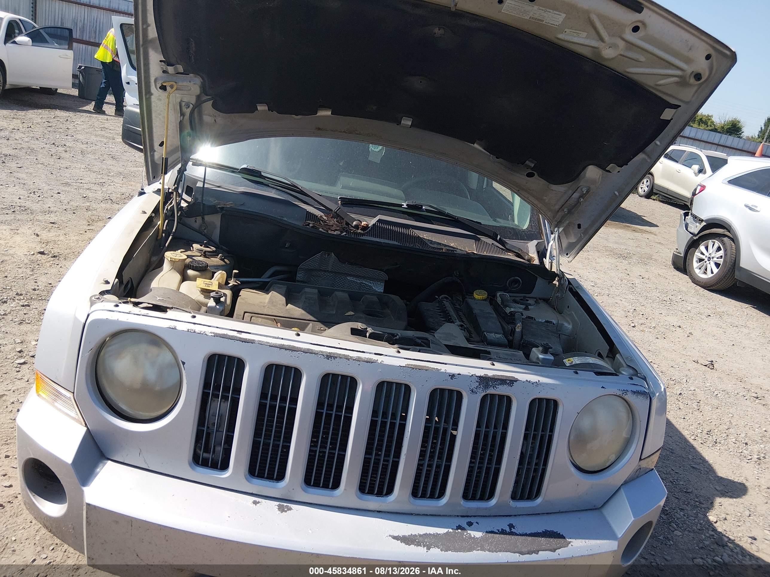 2008 Jeep Patriot Sport Серебряный vin: 1J8FT28W08D698144