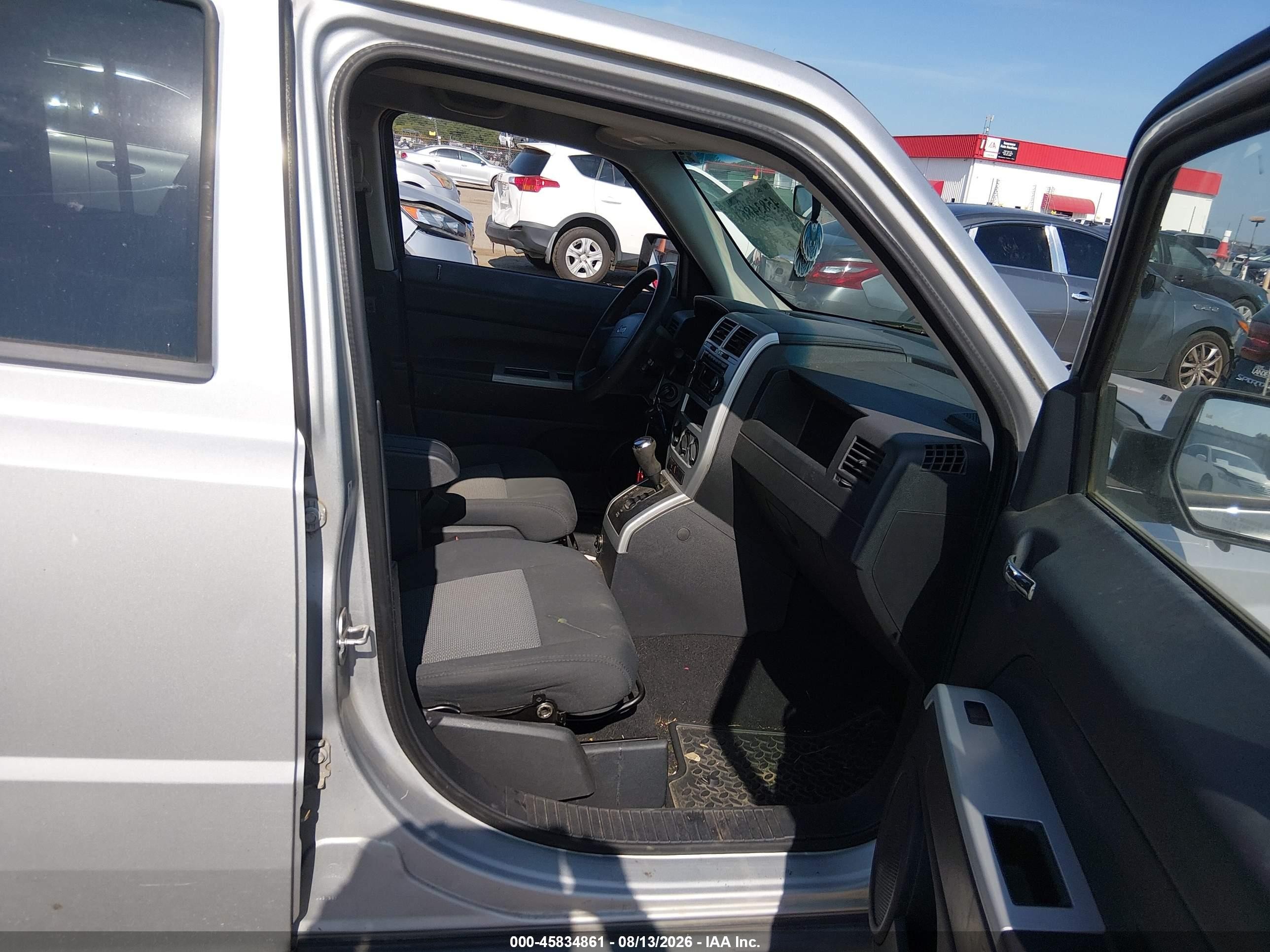 2008 Jeep Patriot Sport Серебряный vin: 1J8FT28W08D698144