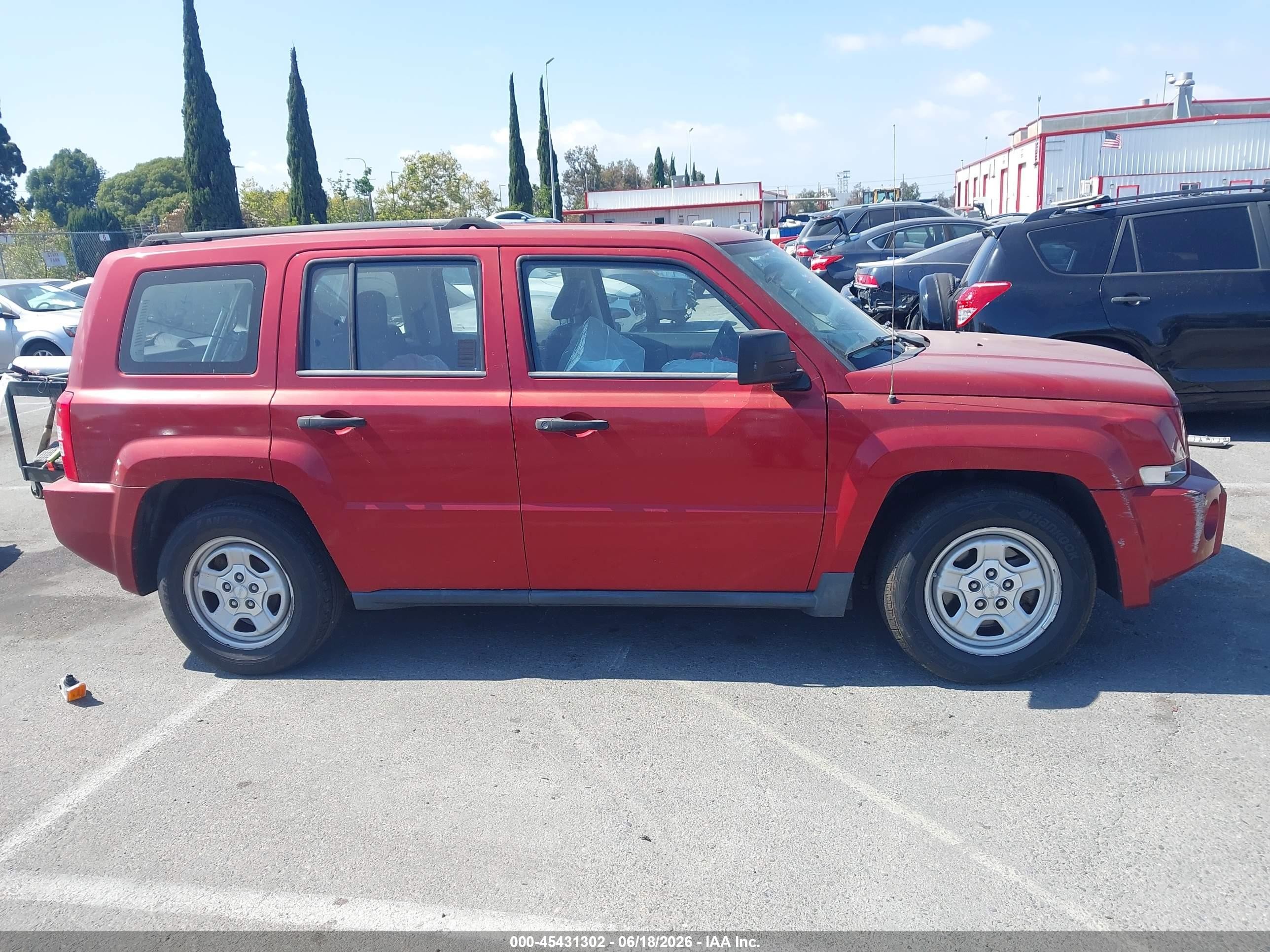 2008 Jeep Patriot Sport Red vin: 1J8FT28W08D706226