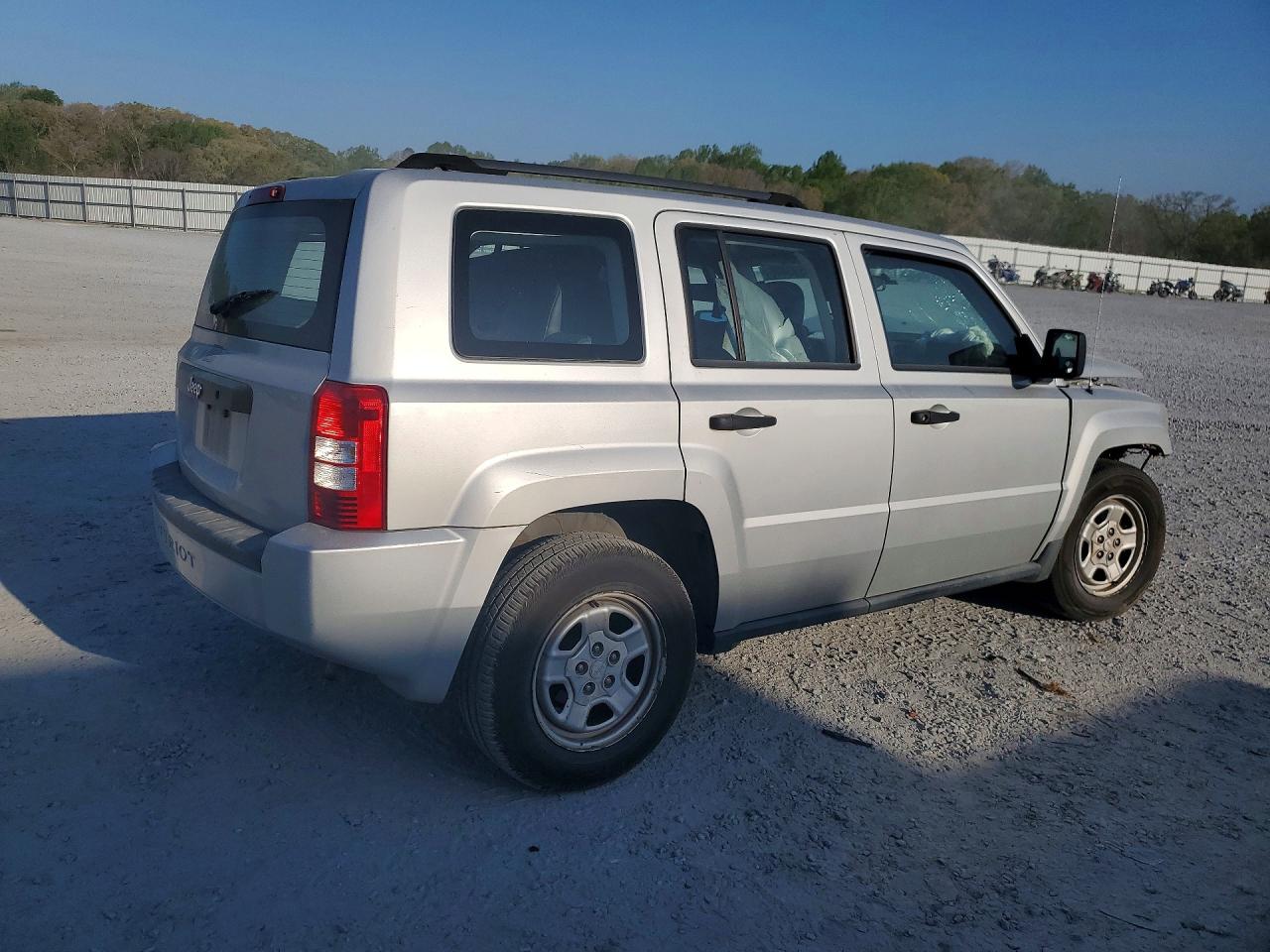 2007 Jeep Patriot Sport Белый vin: 1J8FT28W27D342826