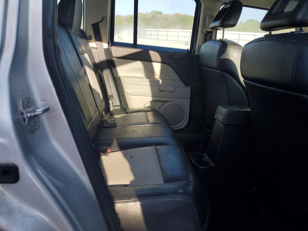 2007 Jeep Patriot Sport Белый vin: 1J8FT28W27D342826