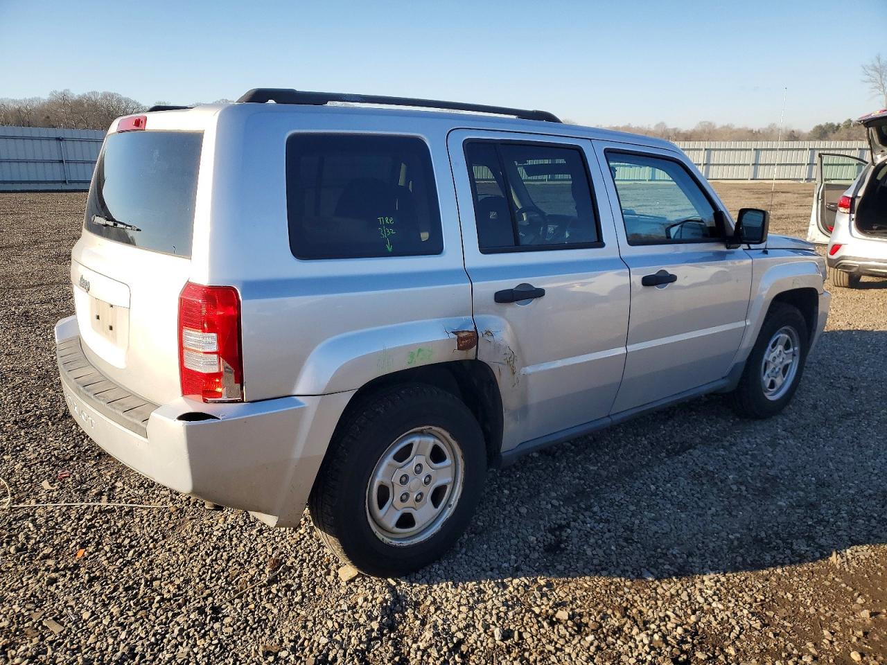 2008 Jeep Patriot Sport Silver vin: 1J8FT28W48D729783