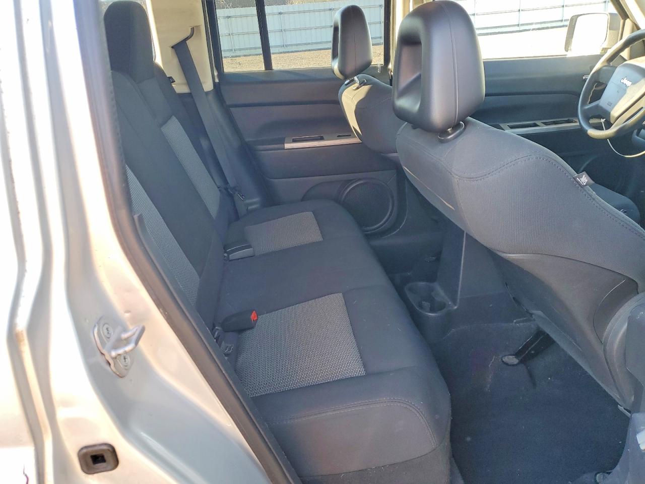 2008 Jeep Patriot Sport Silver vin: 1J8FT28W48D729783
