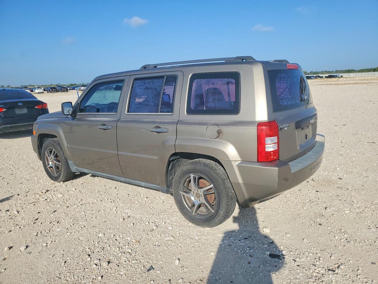 2008 Jeep Patriot Sport Gold vin: 1J8FT28W58D551074