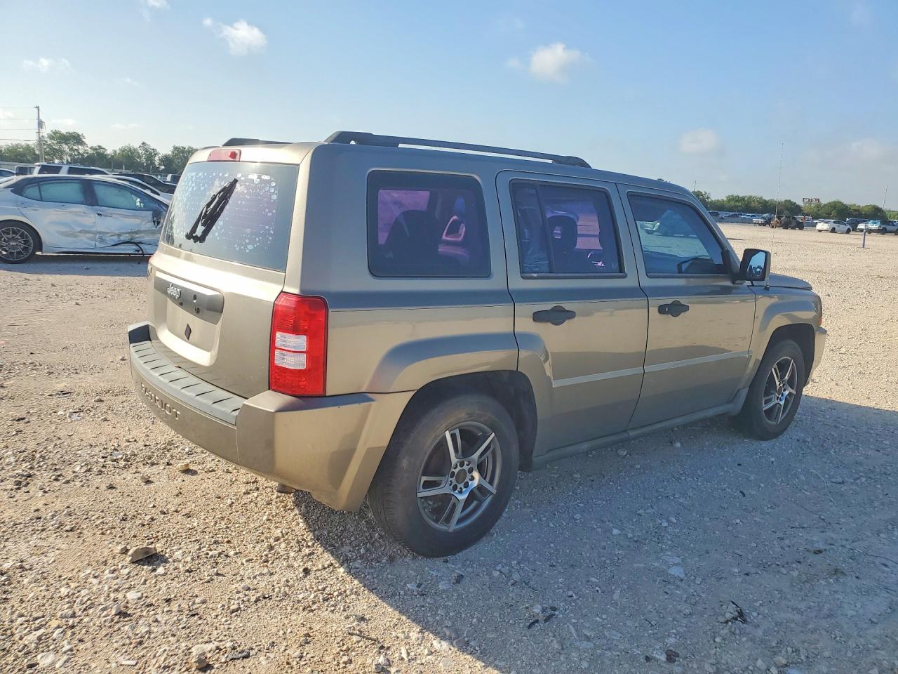 2008 Jeep Patriot Sport Gold vin: 1J8FT28W58D551074