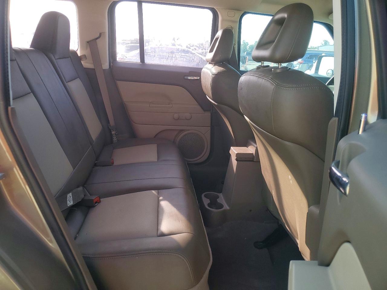 2008 Jeep Patriot Sport Gold vin: 1J8FT28W58D551074