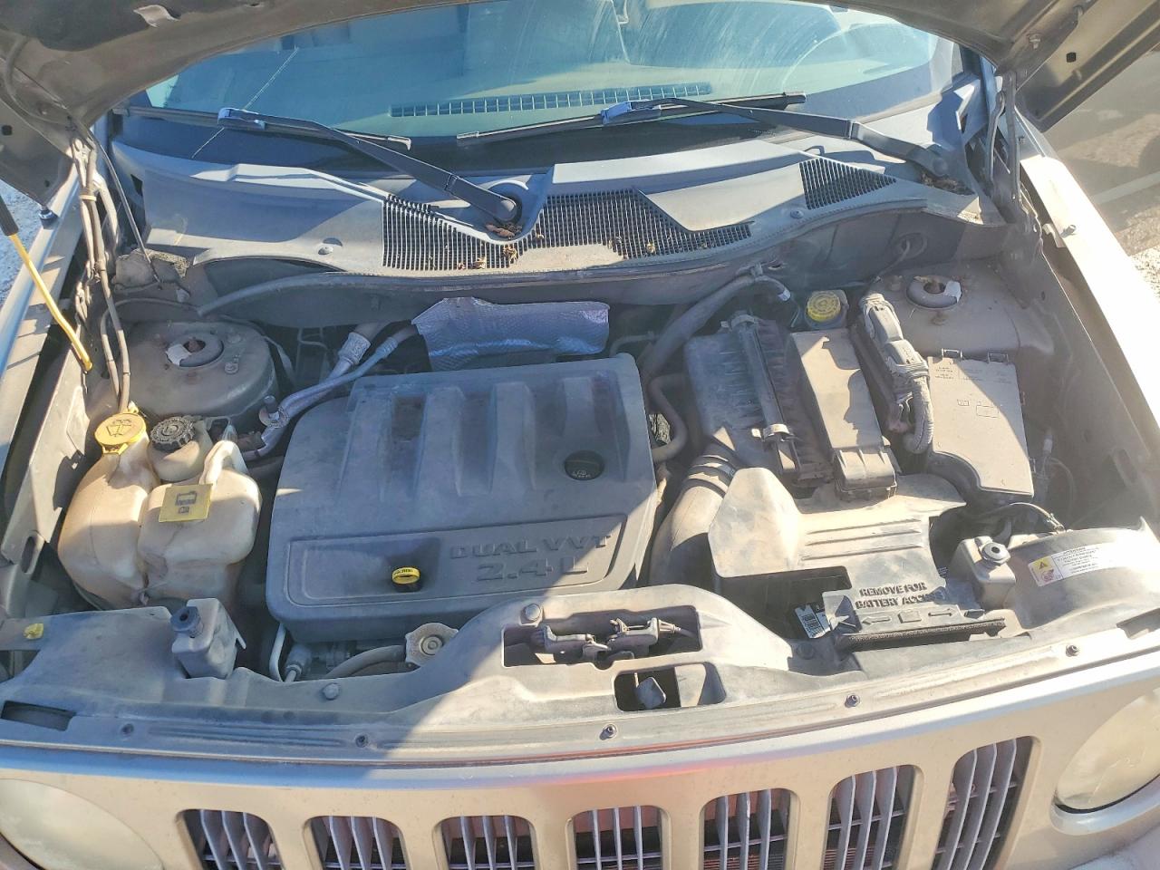 2008 Jeep Patriot Sport Gold vin: 1J8FT28W58D551074
