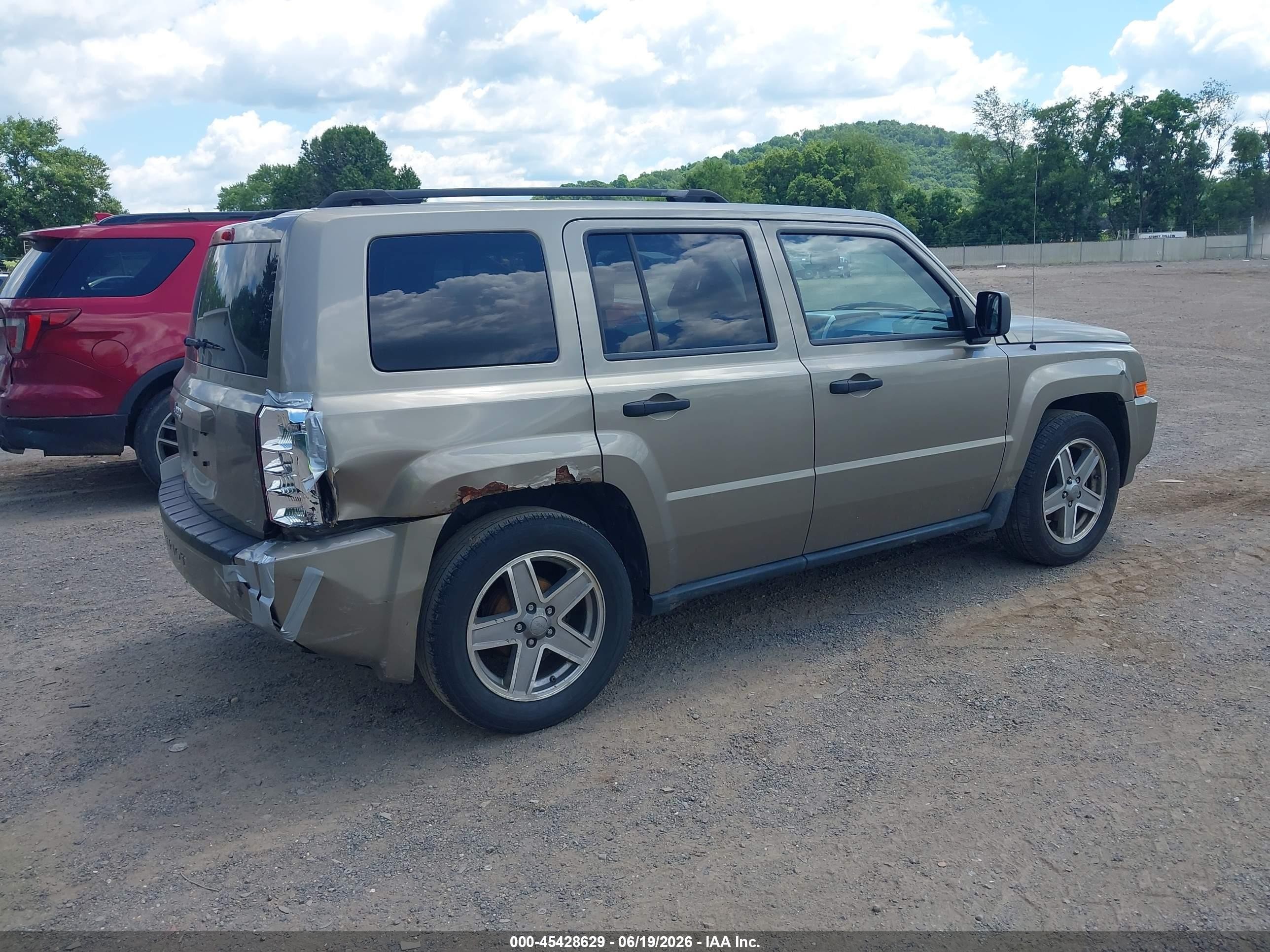 2008 Jeep Patriot Sport Gold vin: 1J8FT28W88D522927