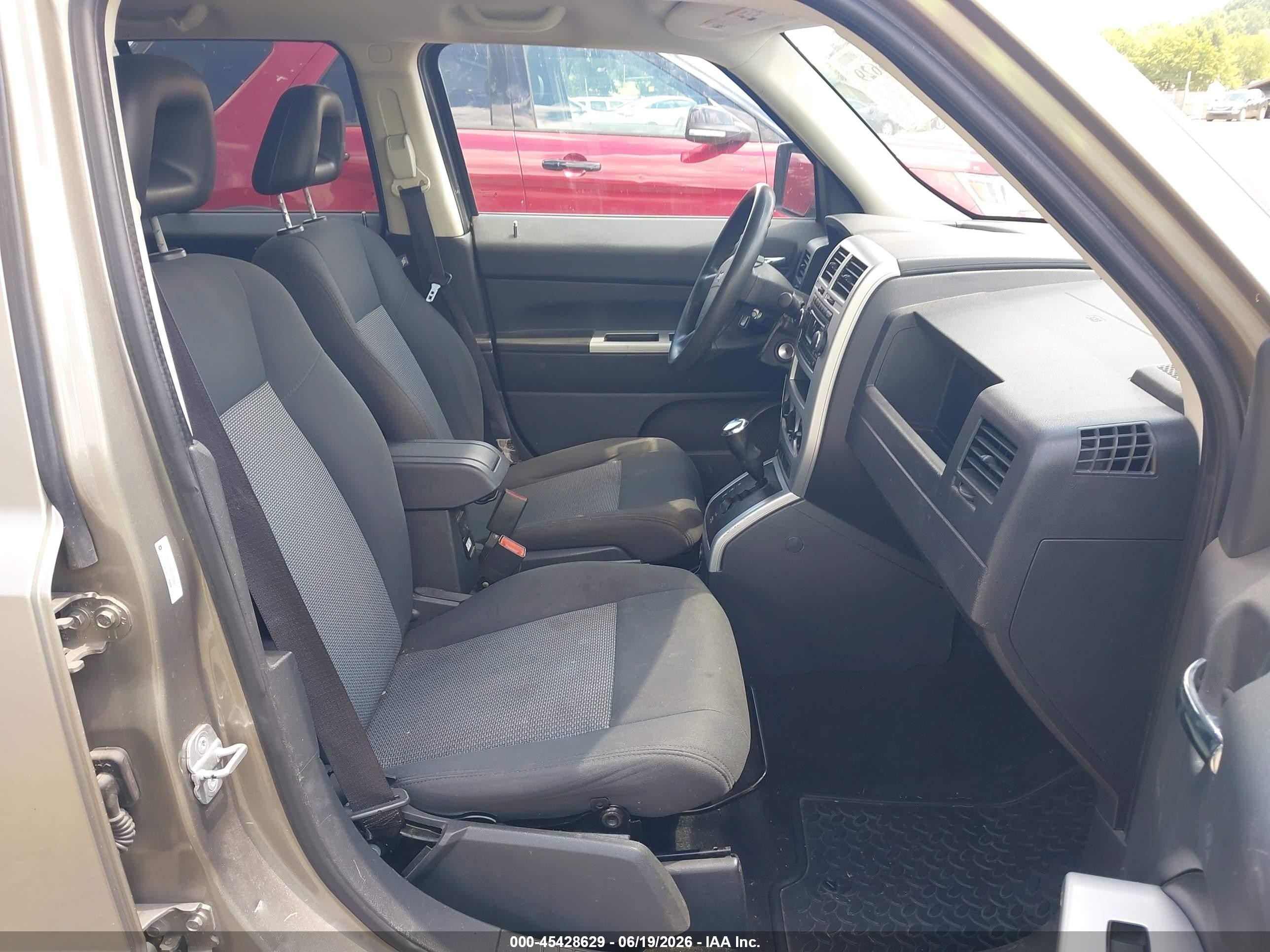 2008 Jeep Patriot Sport Gold vin: 1J8FT28W88D522927