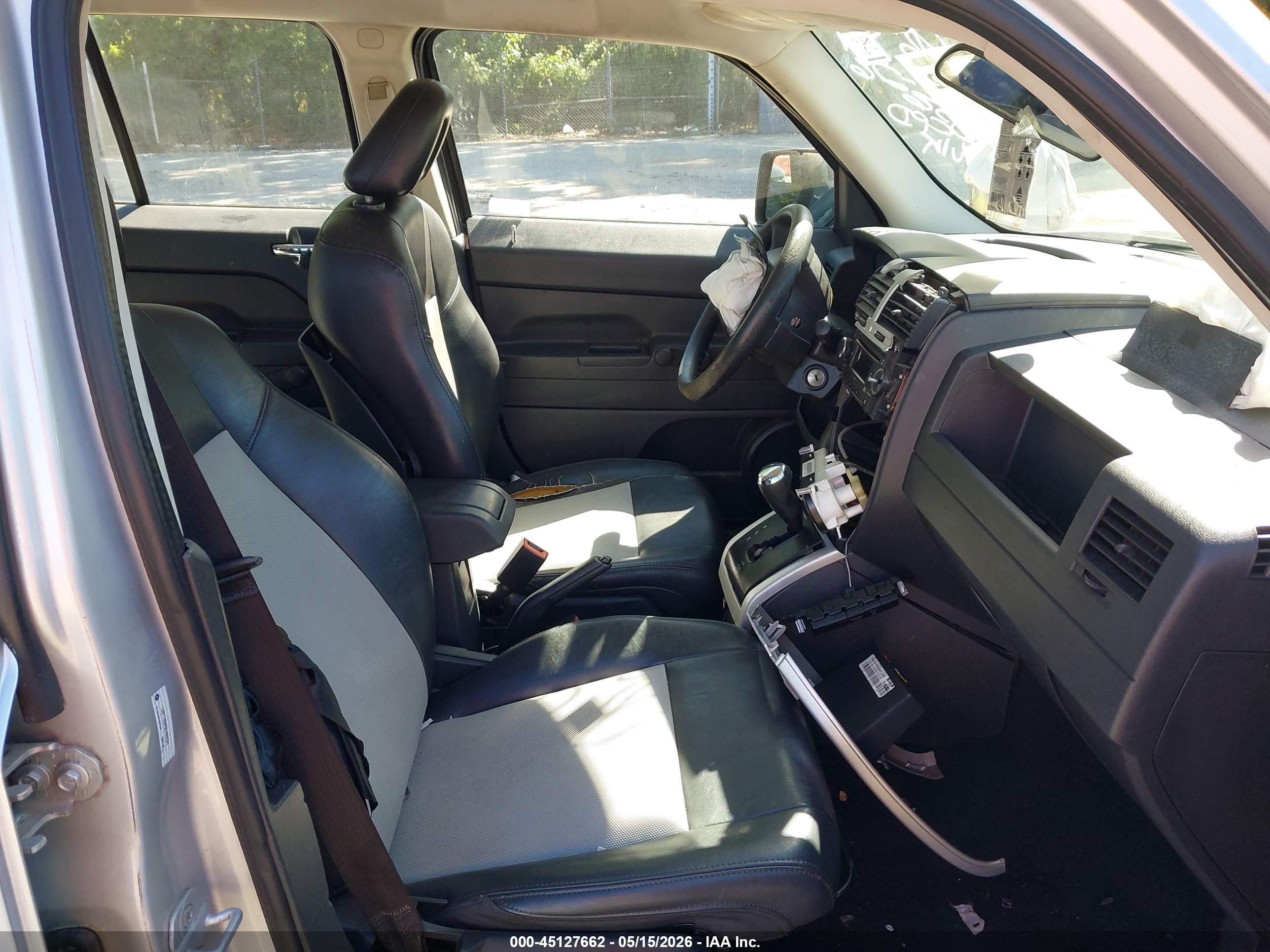 2008 Jeep Patriot Sport Серебряный vin: 1J8FT28W98D669581