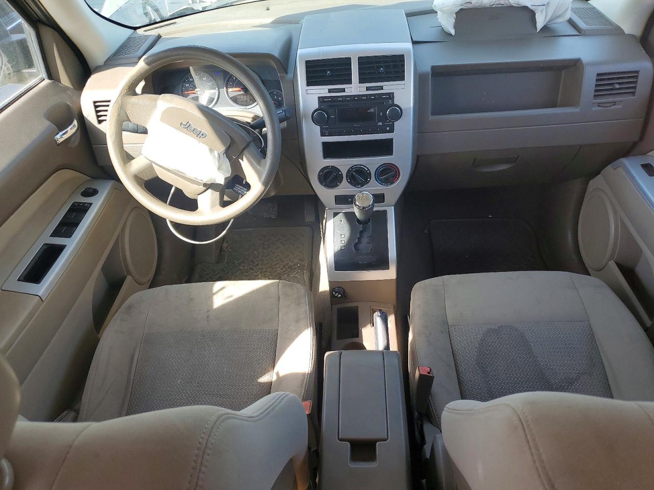 2008 Jeep Patriot Sport Tan vin: 1J8FT28W98D711991