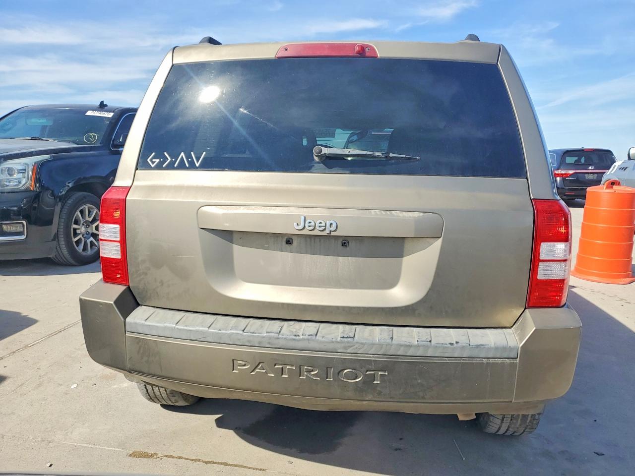 2008 Jeep Patriot Sport Tan vin: 1J8FT28W98D711991