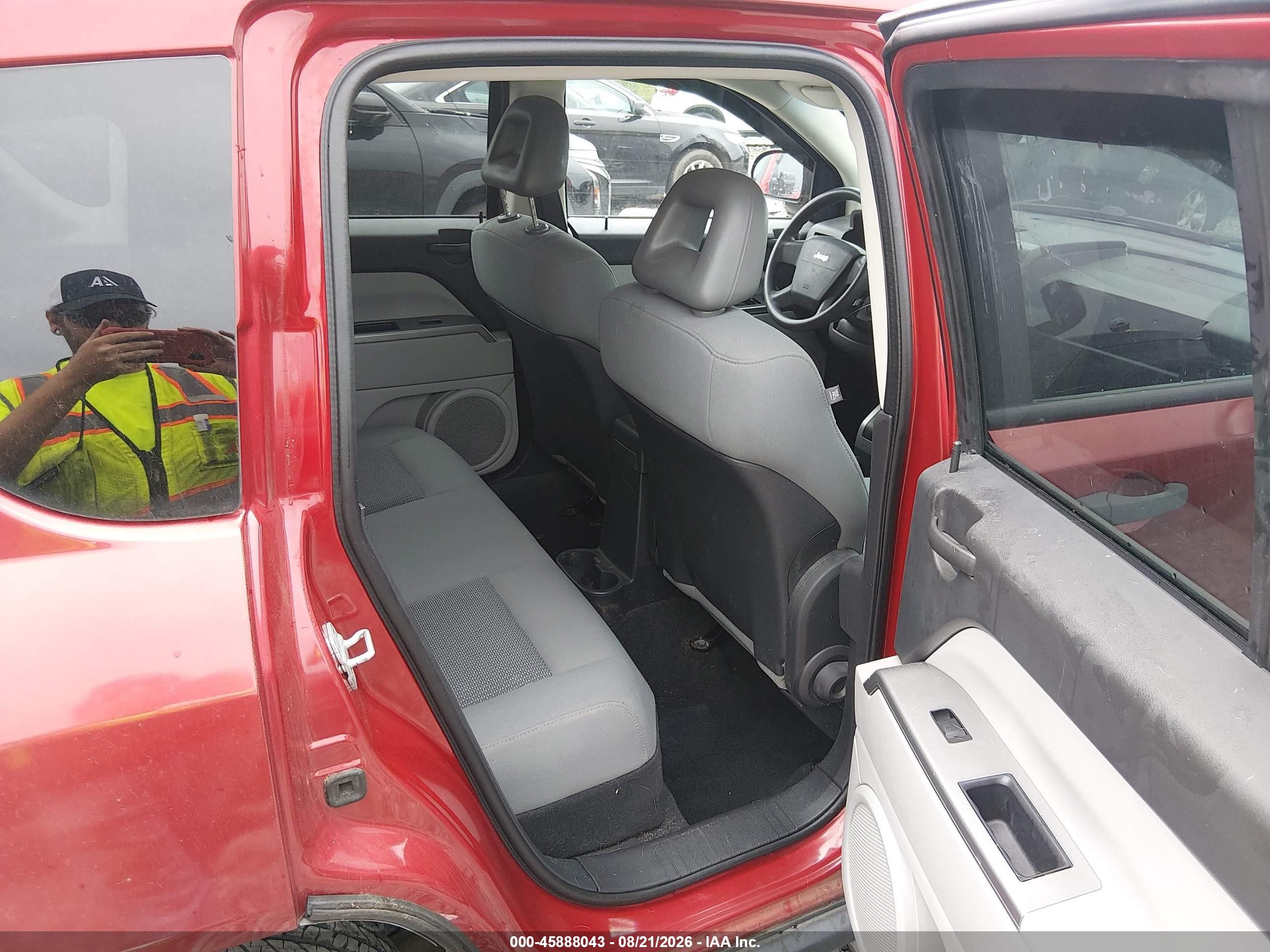 2007 Jeep Compass Sport Red vin: 1J8FT47017D265942