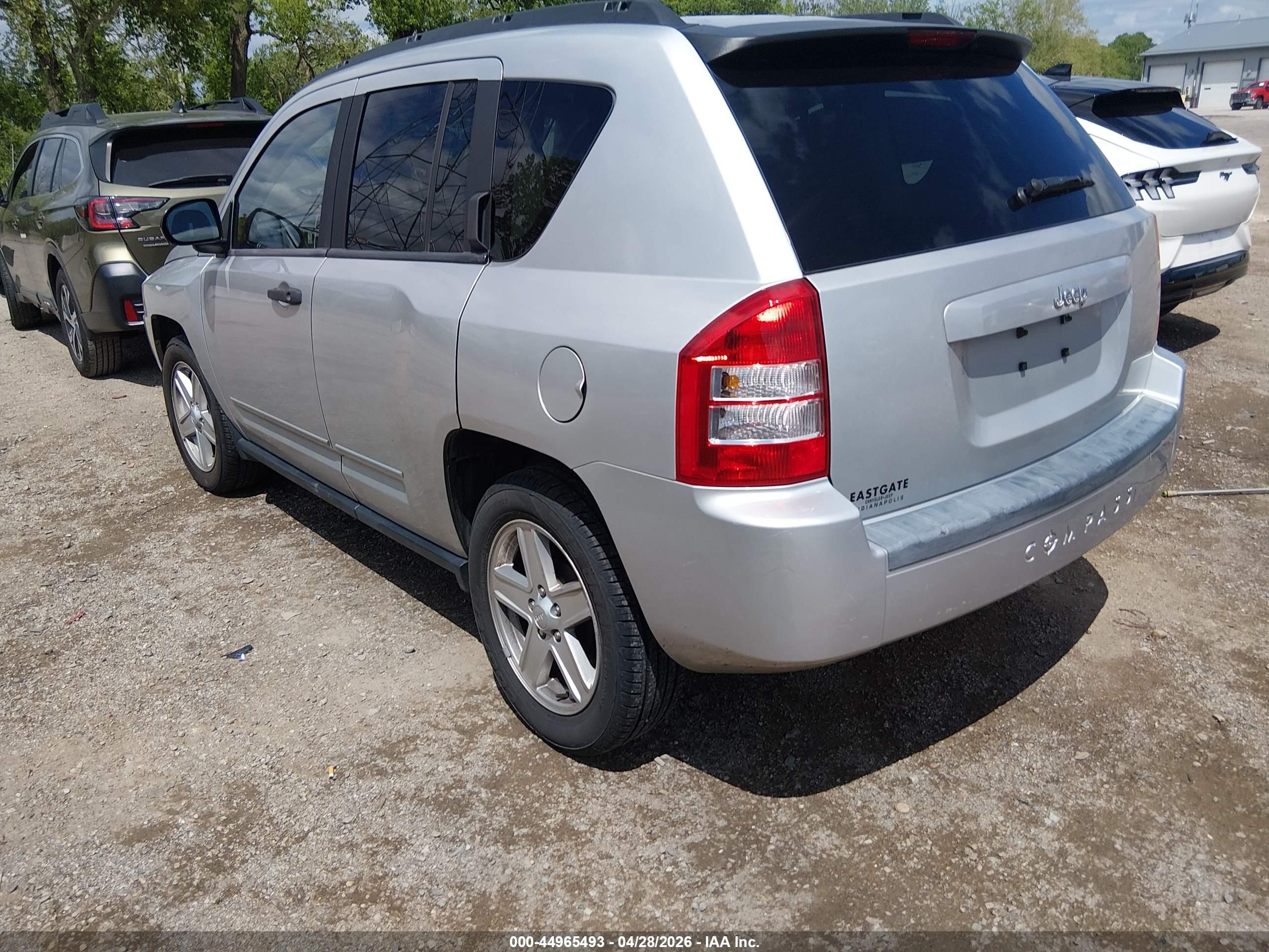2008 Jeep Compass Sport Серебряный vin: 1J8FT47038D777123