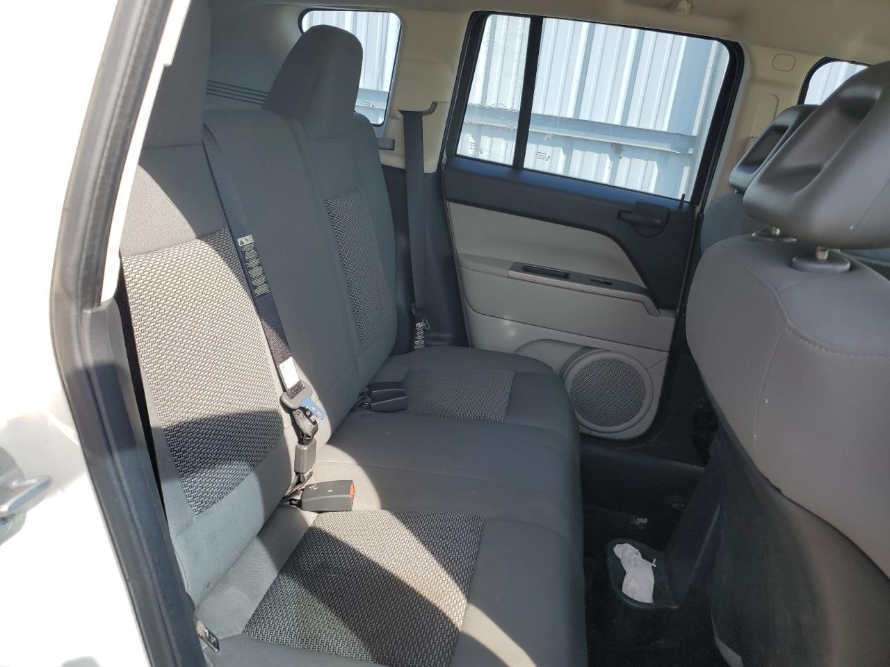 2007 Jeep Compass Белый vin: 1J8FT47057D237268