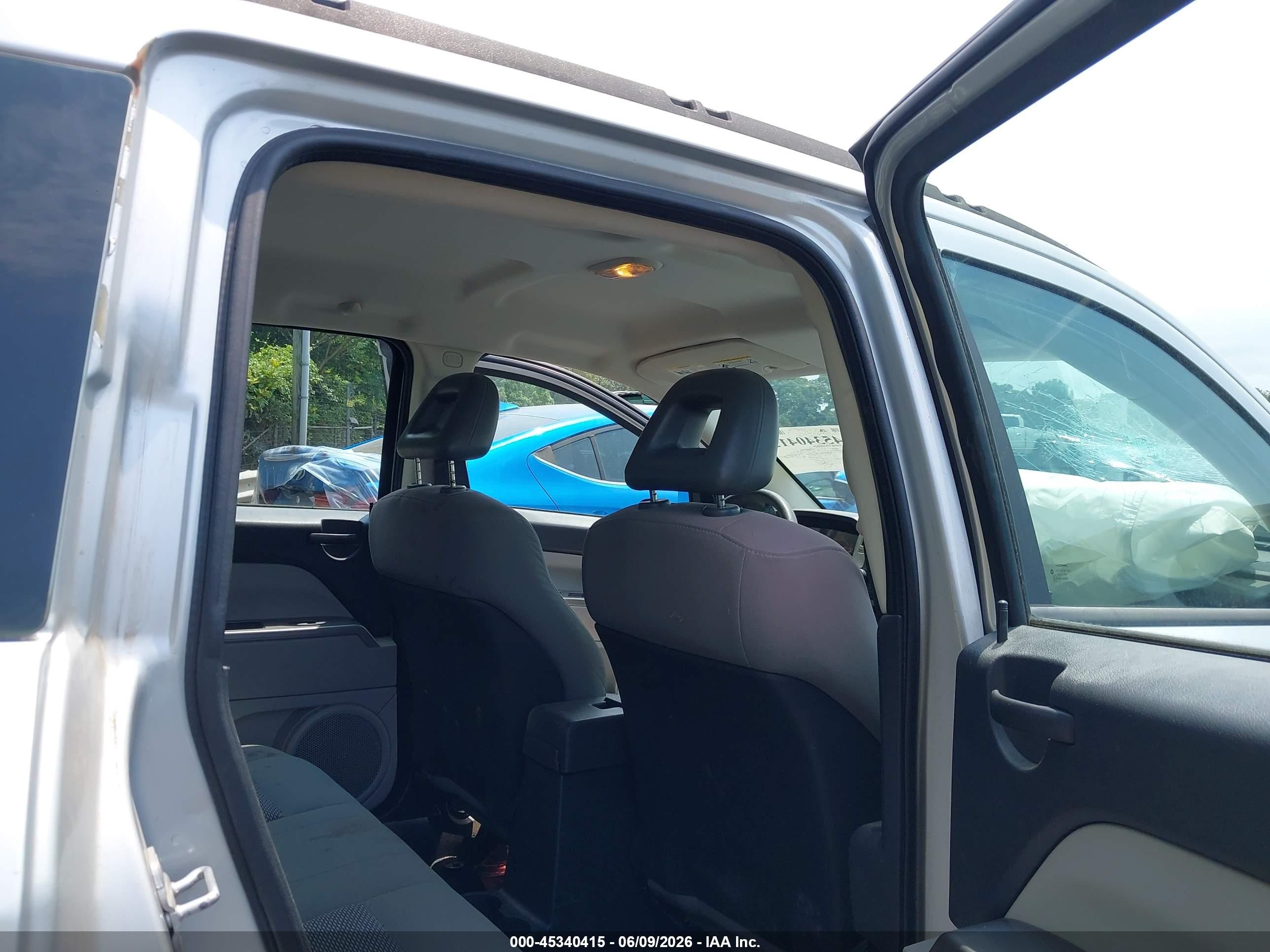 2007 Jeep Compass Sport Silver vin: 1J8FT47057D256421