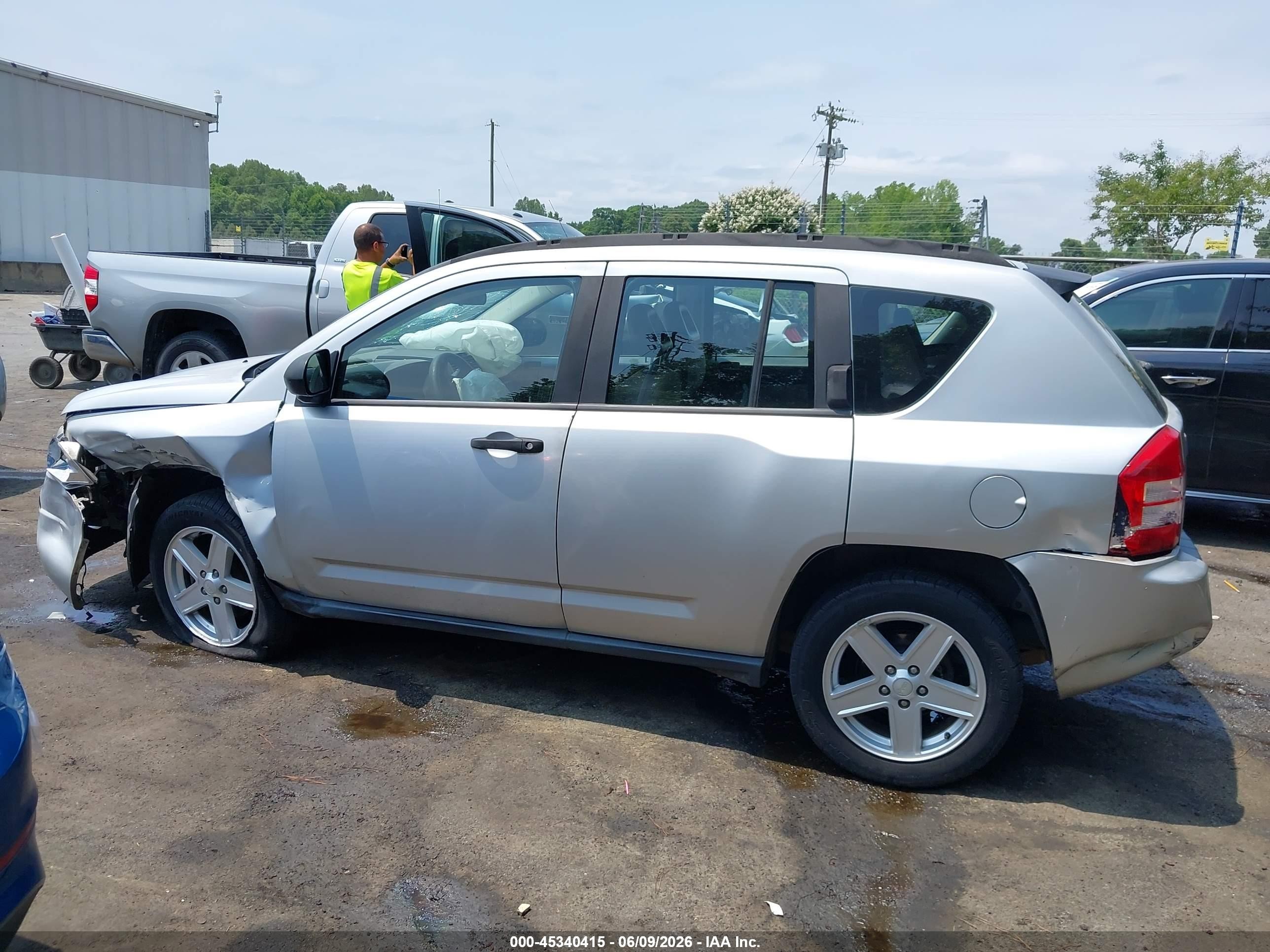 2007 Jeep Compass Sport Silver vin: 1J8FT47057D256421