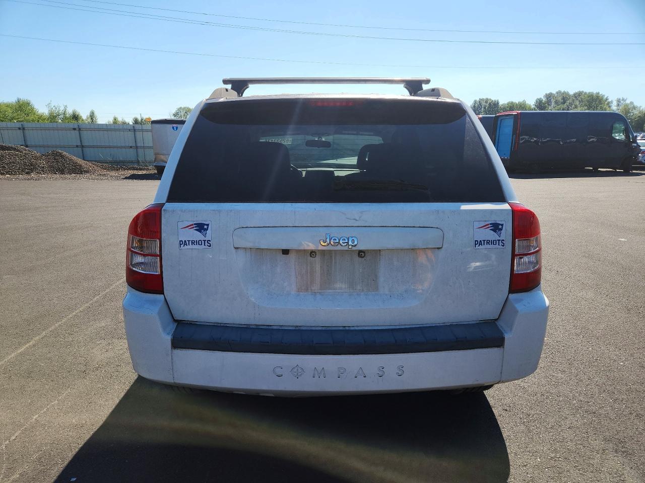 2007 Jeep Compass White vin: 1J8FT47W17D145790