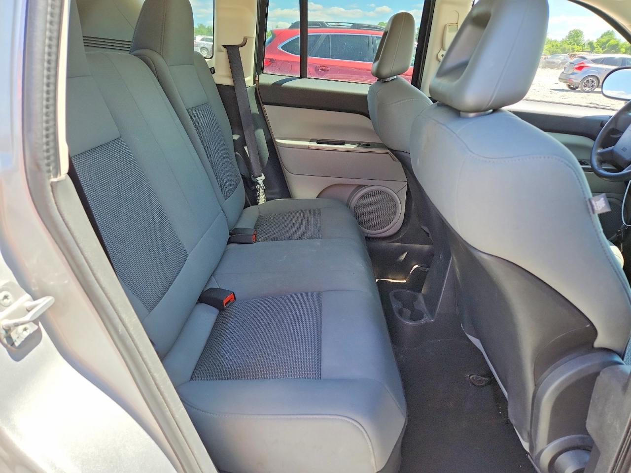 2007 Jeep Compass Silver vin: 1J8FT47W17D386085