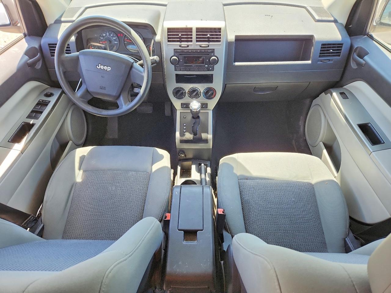 2007 Jeep Compass Silver vin: 1J8FT47W17D386085