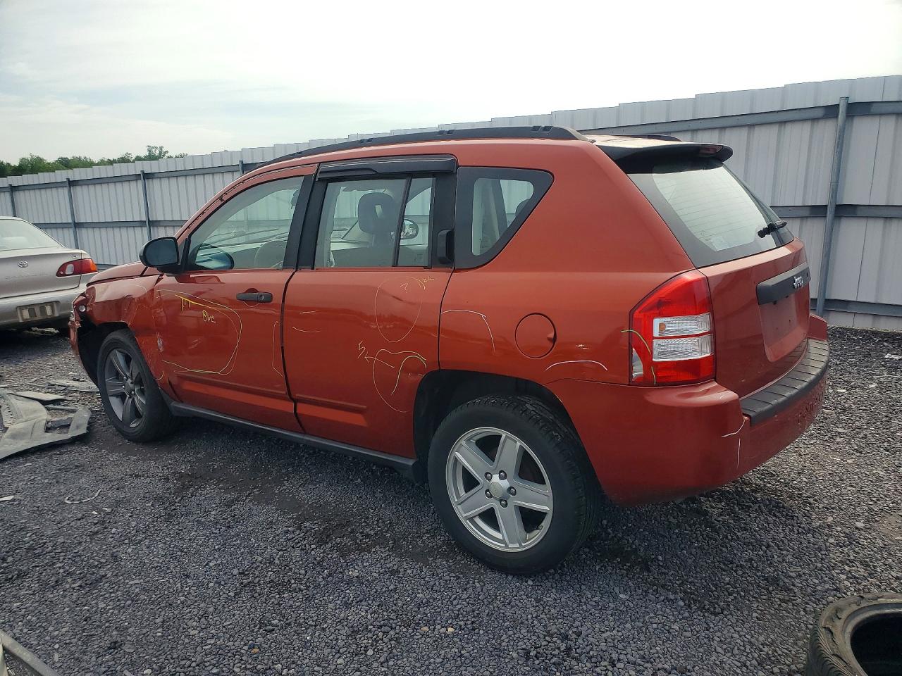 2008 Jeep Compass Sport Оранжевый vin: 1J8FT47W18D707897