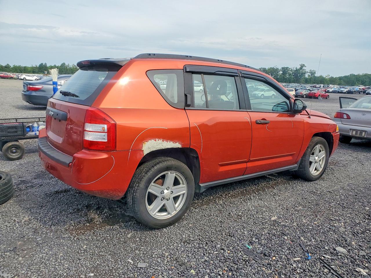 2008 Jeep Compass Sport Оранжевый vin: 1J8FT47W18D707897