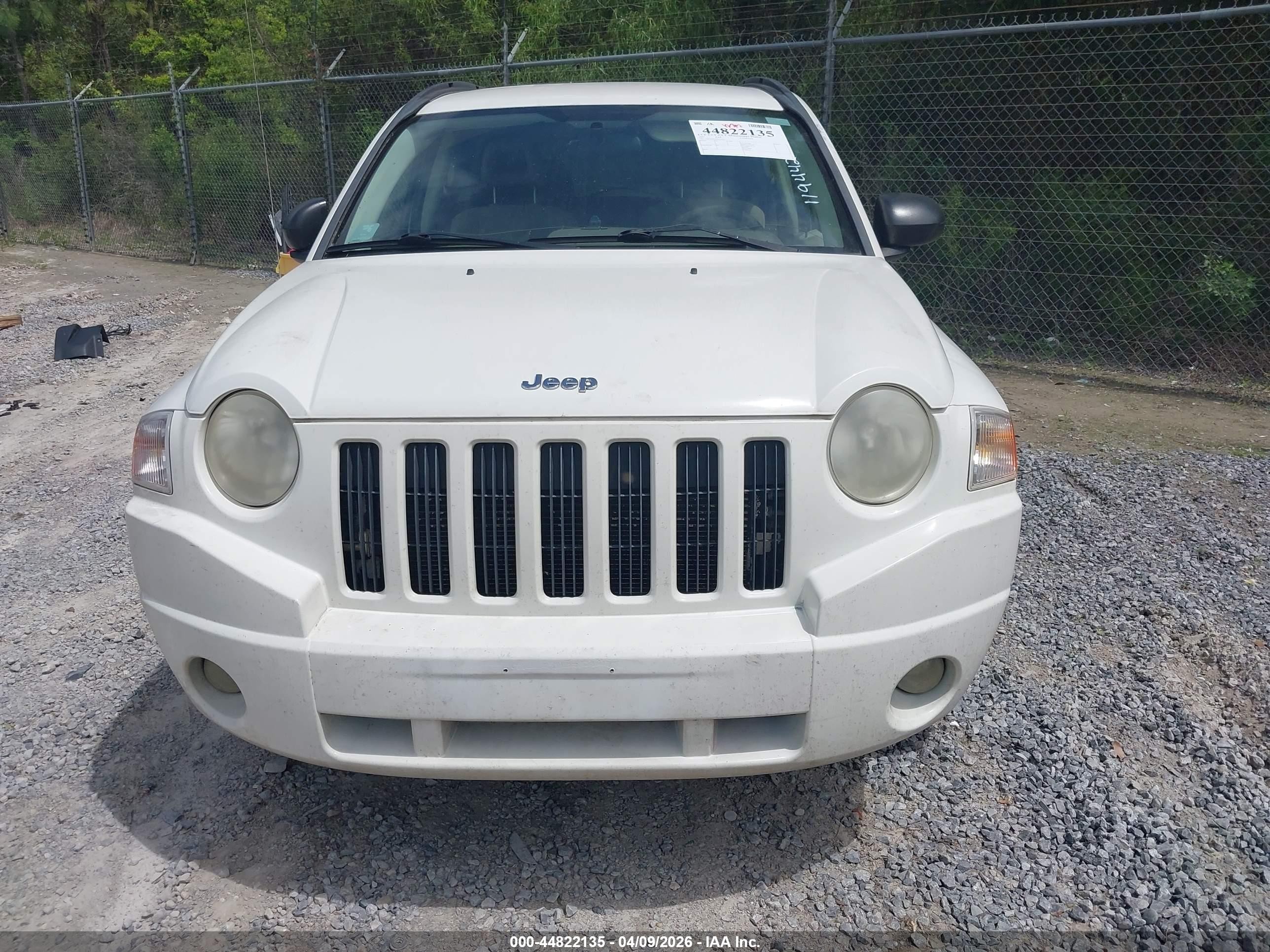 2007 Jeep Compass Sport Белый vin: 1J8FT47W27D119442