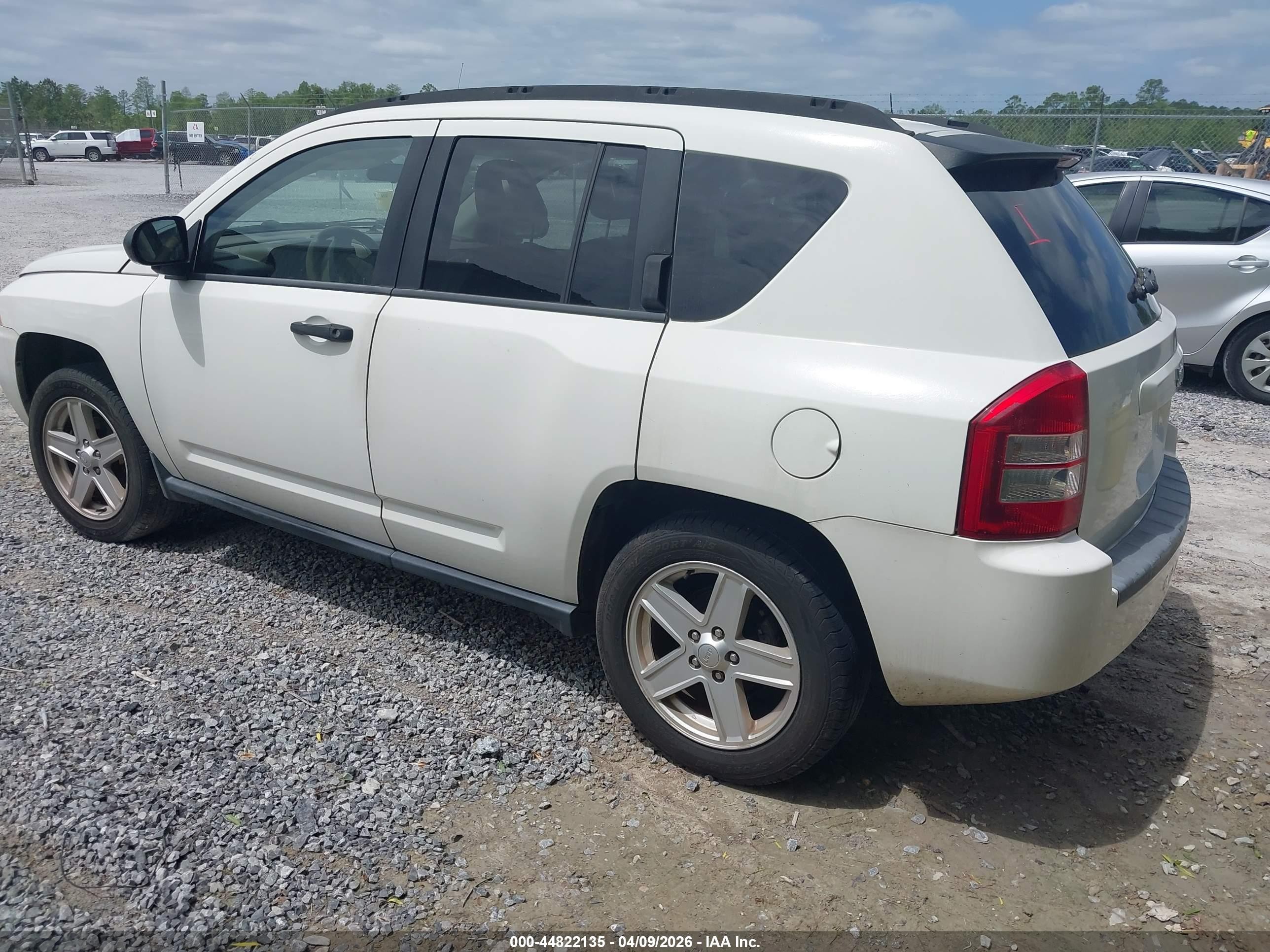 2007 Jeep Compass Sport Белый vin: 1J8FT47W27D119442