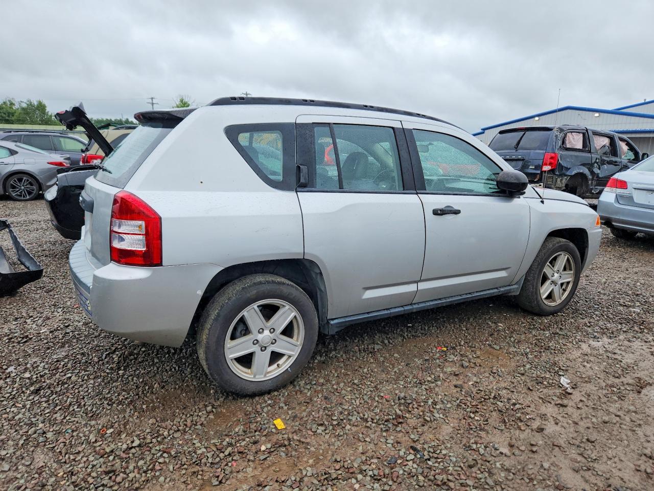 2007 Jeep Compass Silver vin: 1J8FT47W27D418848