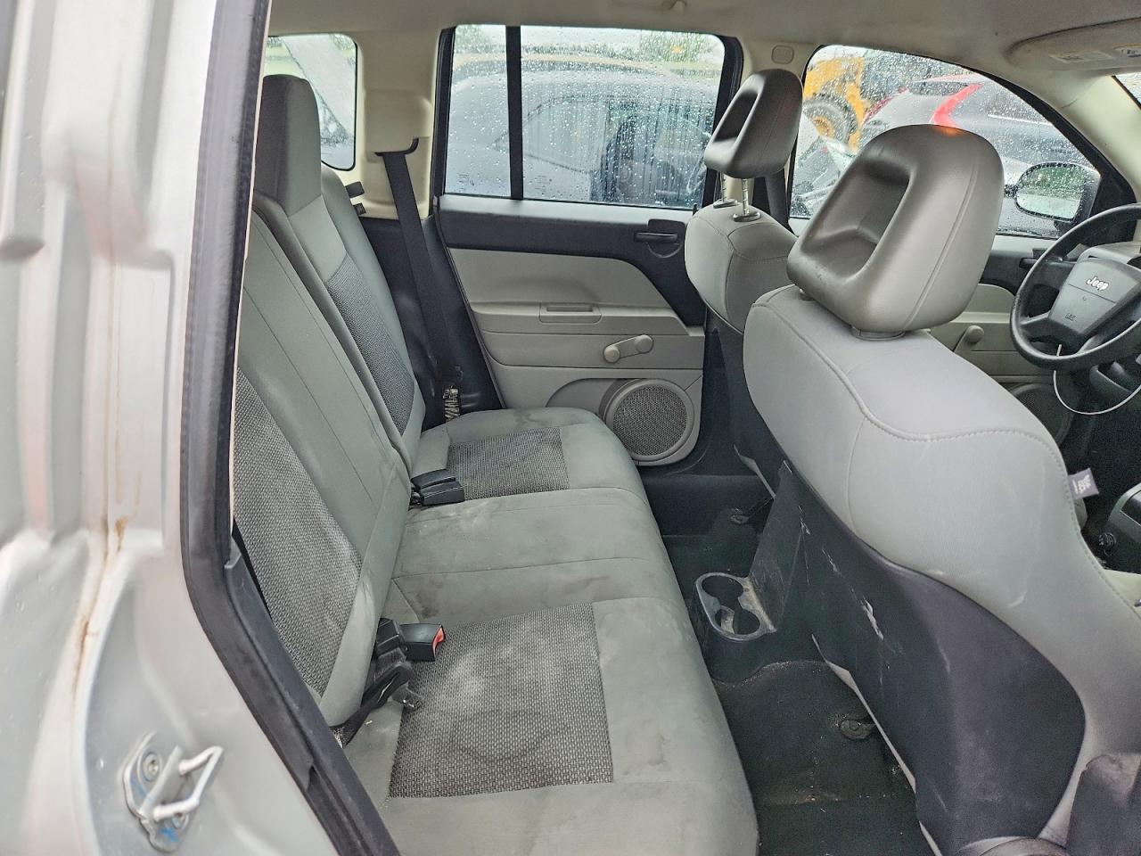 2007 Jeep Compass Silver vin: 1J8FT47W27D418848
